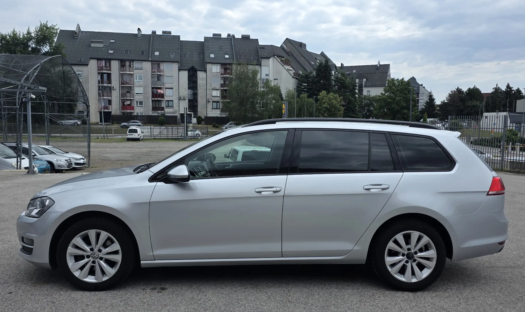 Zunanja slika - VW Golf - Variant 1,6 TDI DSG VEL. SERVIS NAVI TEMP PDC KLJUKA - 2