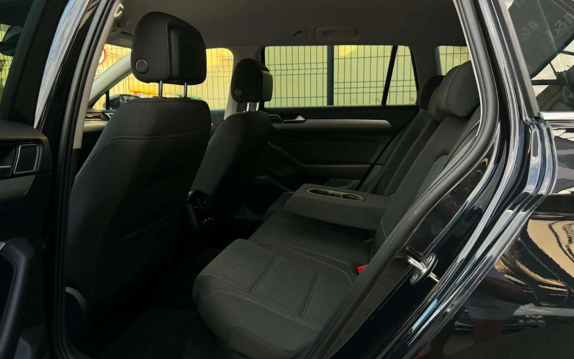 Notranja slika - Volkswagen Passat Variant - 2.0 TDI-DSG-VIRTUAL-LED-LIZING ZA TUJCE-NAVI- - 10