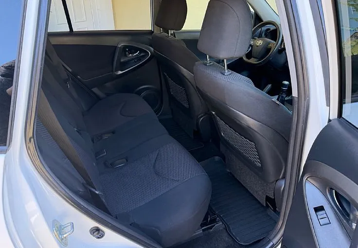 Zunanja slika - Toyota RAV4 - 2.2 D-4D . LASTNIK VLEČNA KLJUKA LETNO JAMSTVO - 12