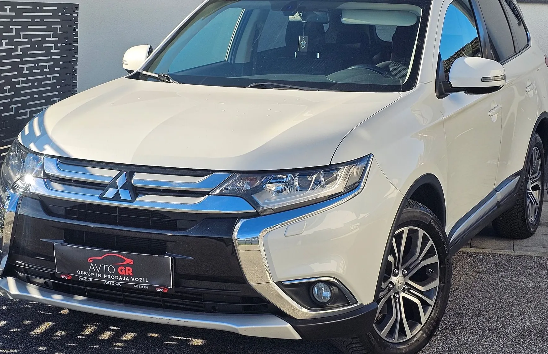 Zunanja slika - Mitsubishi Outlander - 2.2 DI-D 4WD INTENSE+4VT-.KLJUKA- LED-NAVI-PERLA B - 9