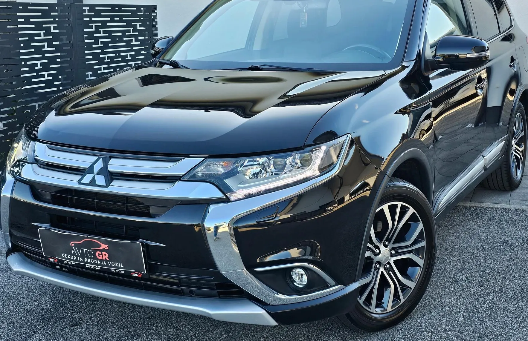 Zunanja slika - Mitsubishi Outlander - 4WD 2.2 DI-D Instyle+ Avt.-le 104.000km-Odličen- - 13