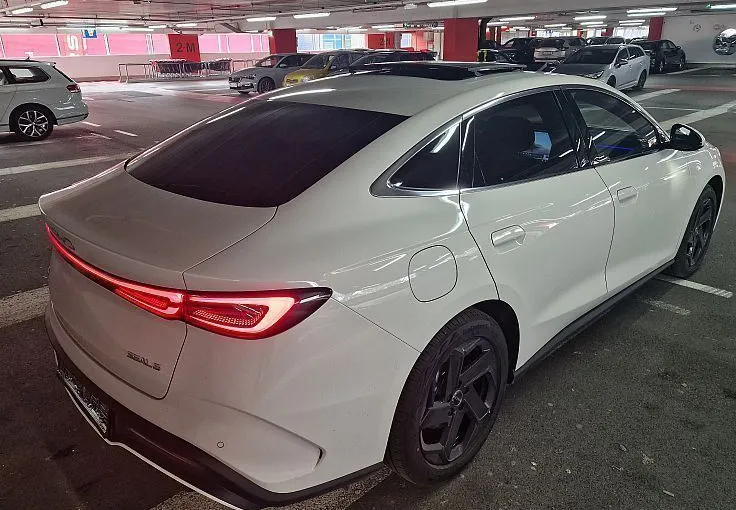 Zunanja slika - BYD SEAL 6 - 6 DM-i COMFORT  PHEV skupni doseg 1.455 km - 4