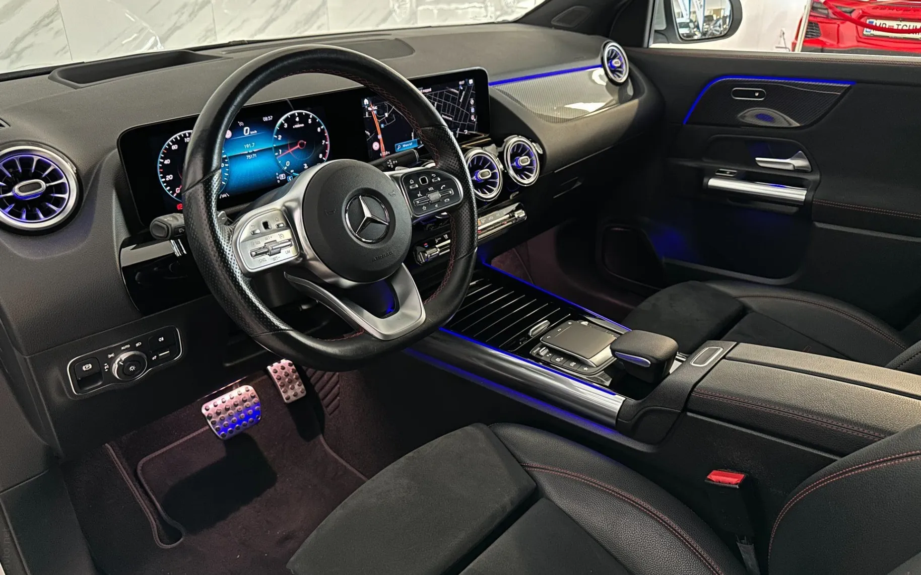 Notranja slika - Mercedes-Benz GLA-Razred - 200|AMG Line|Memory|HUD|Kamera|Gretje|LineAss|R19 - 8