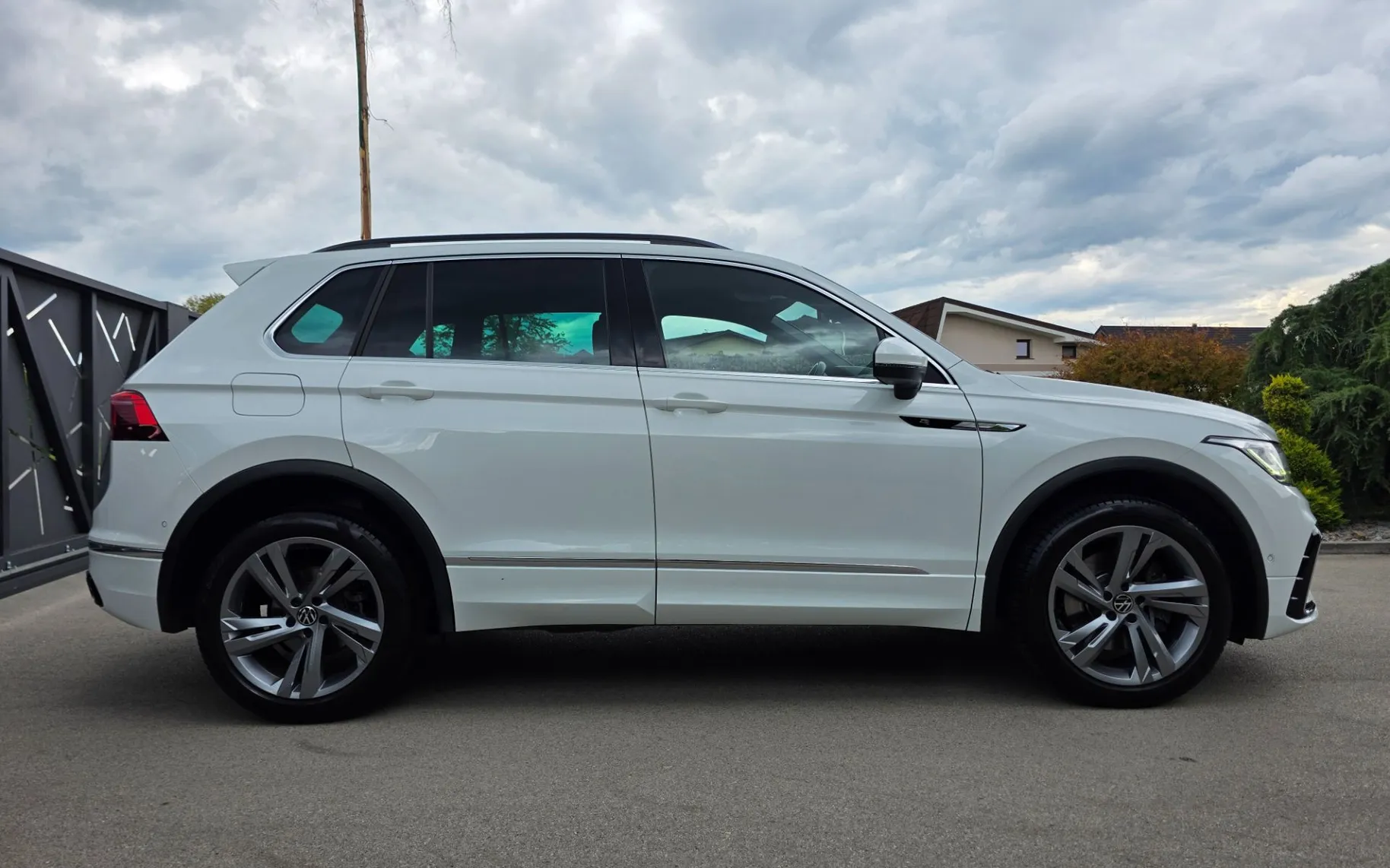 Zunanja slika - Volkswagen Tiguan - 4motion 2,0 TDI BMT R-Line DSG - 5
