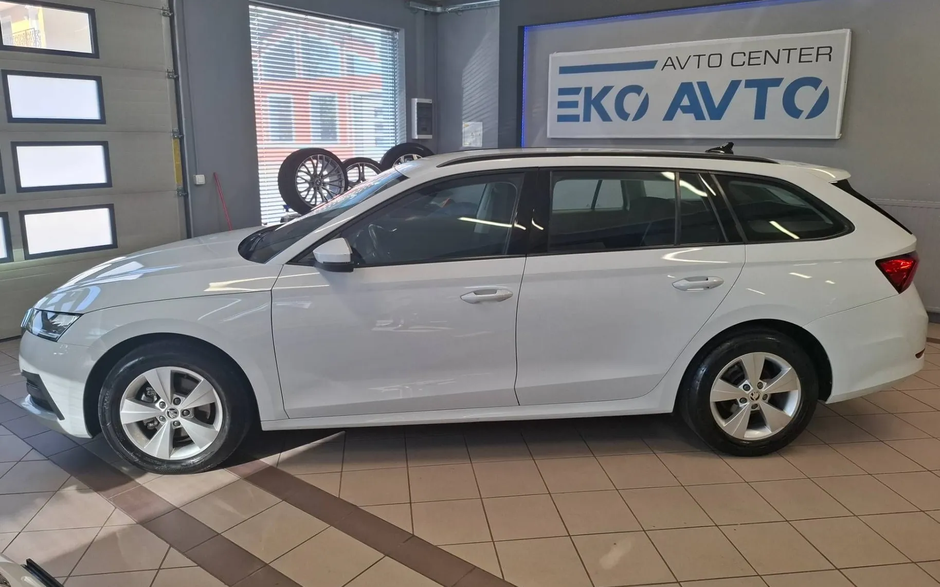 Zunanja slika - Škoda Octavia - Combi 2.0 TDI DSG-NAVI-PDC-ACC-FULL LED-ALU- - 5