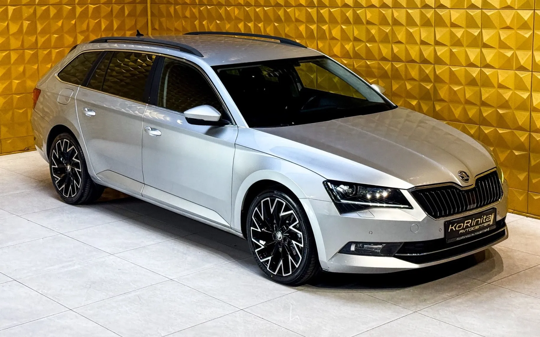Zunanja slika - Škoda Superb - 1.6 TDI KAMERA-NAVI-MULTIFUNKCIJA - 2