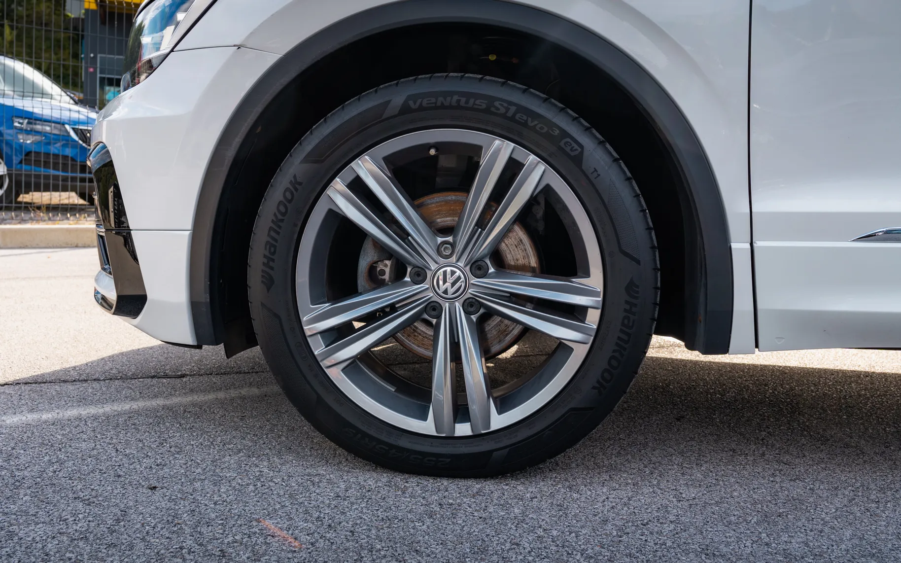 Zunanja slika - Volkswagen Tiguan - 2,0 TDI BMT R-Line Edition DSG - 6
