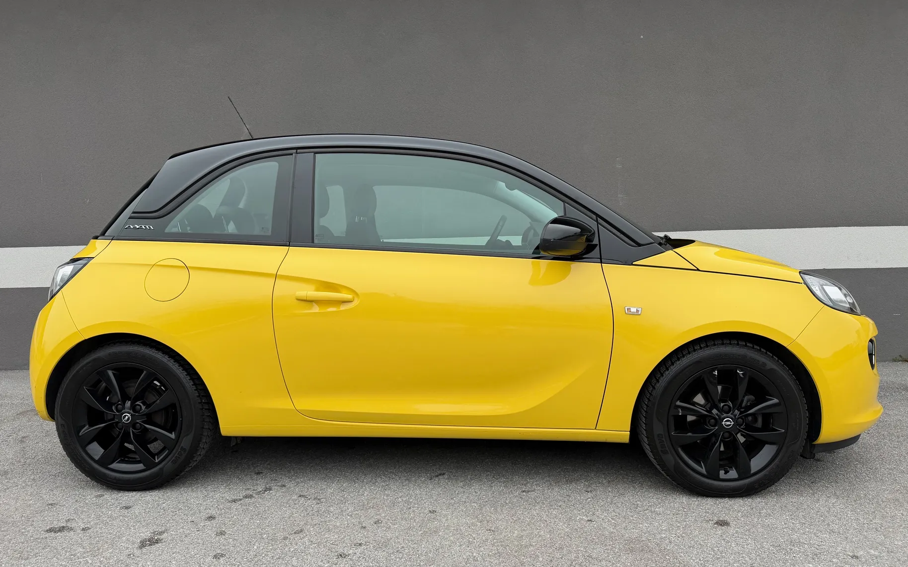 Zunanja slika - Opel Adam - 1.4 BLACK JACK • 1.LASTNICA • SLO. VOZ. • TEMPOMAT - 5