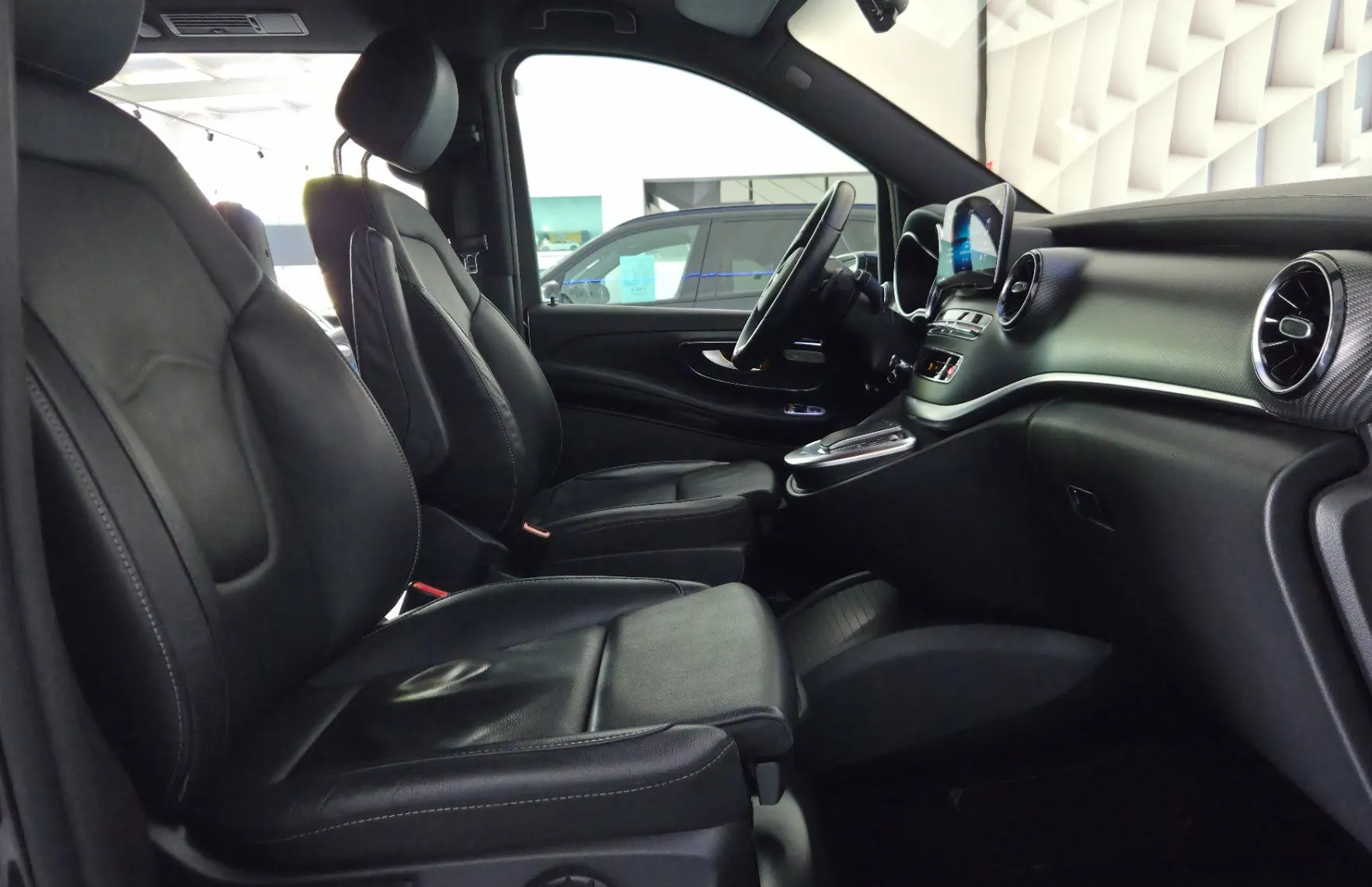 Zunanja slika - Mercedes-Benz V-Razred - V 300 d Avt-KAM360-BURMESTER-2X DRSNA-LED - 14