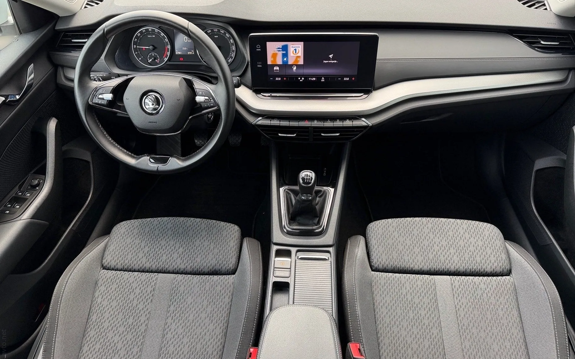 Notranja slika - Škoda Octavia - 2.0 TDI Ambition-LED-Masaža v. sedežPDC-AppConne.. - 10