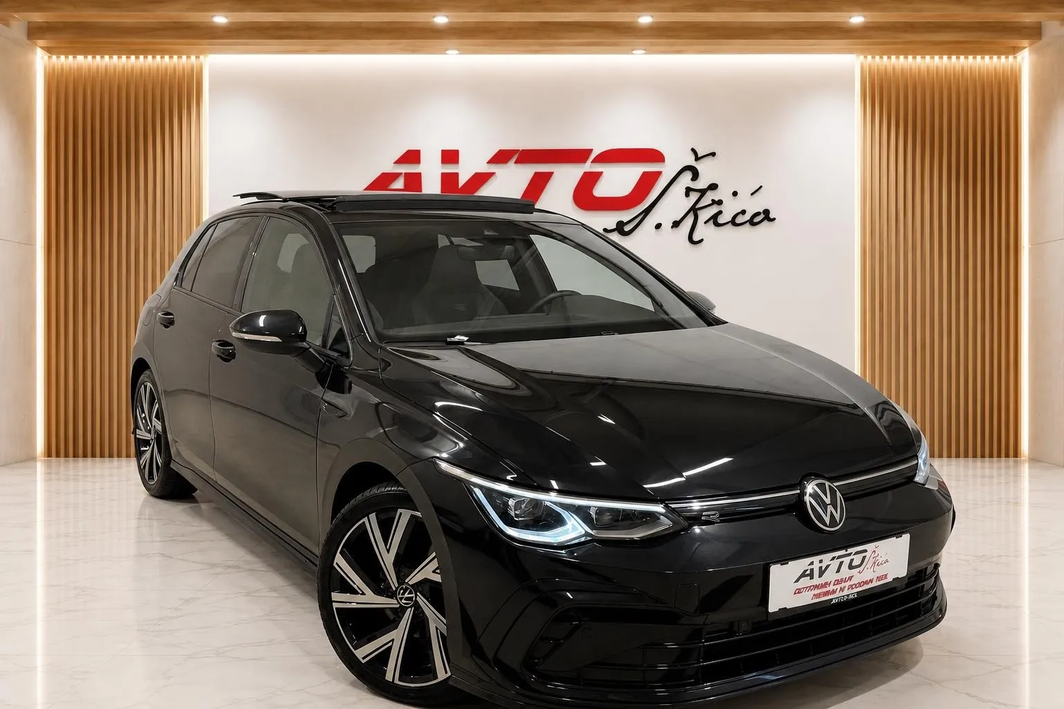 Zunanja slika - Volkswagen Golf - 2.0 TDI-R-LINE-PANORAMA-IQ-VIRTUAL-ACC-NAVI-DSG - 2