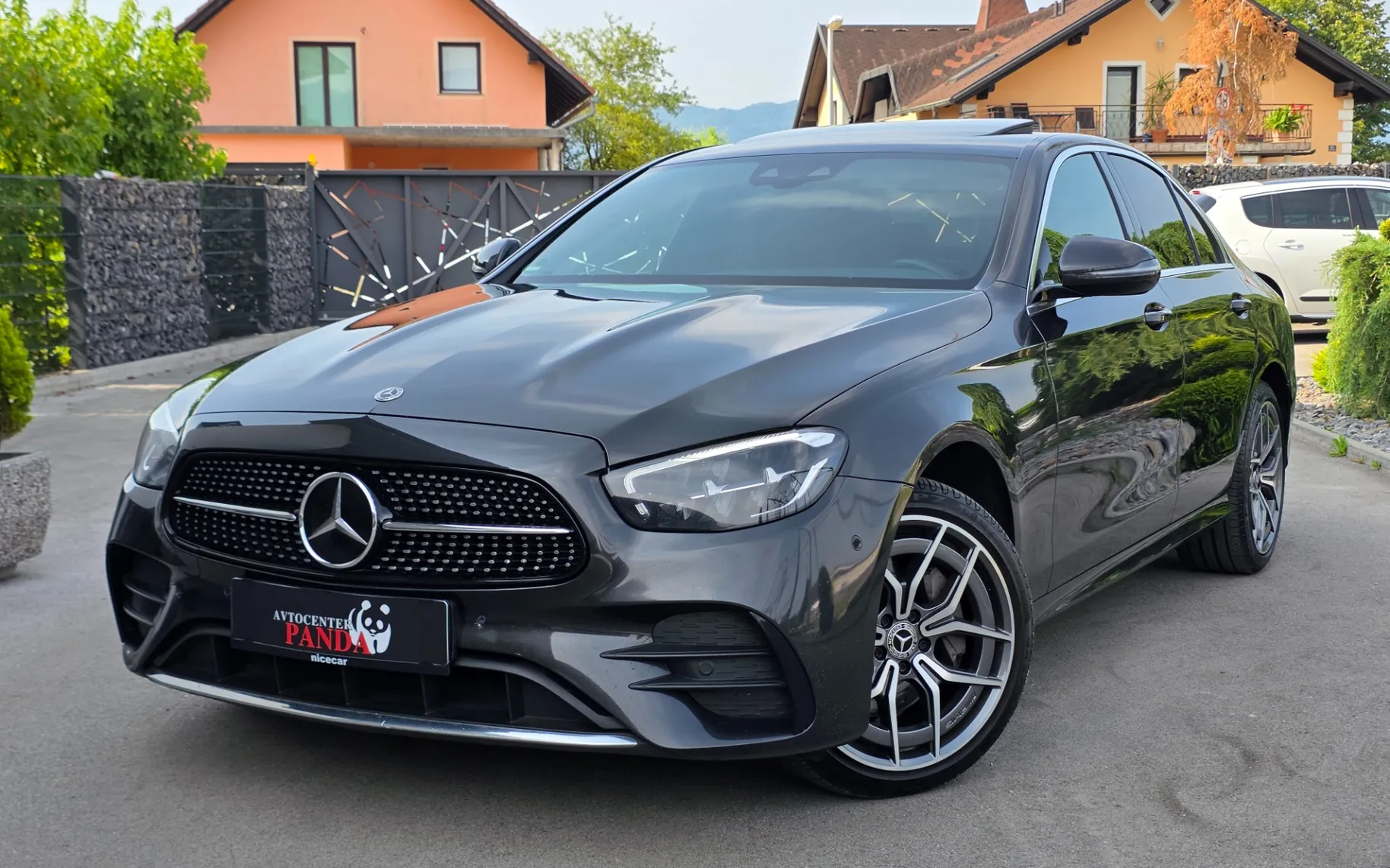 Zunanja slika - Mercedes-Benz E-Razred - E 300 d 4MATIC AMG Line Avt. - 1