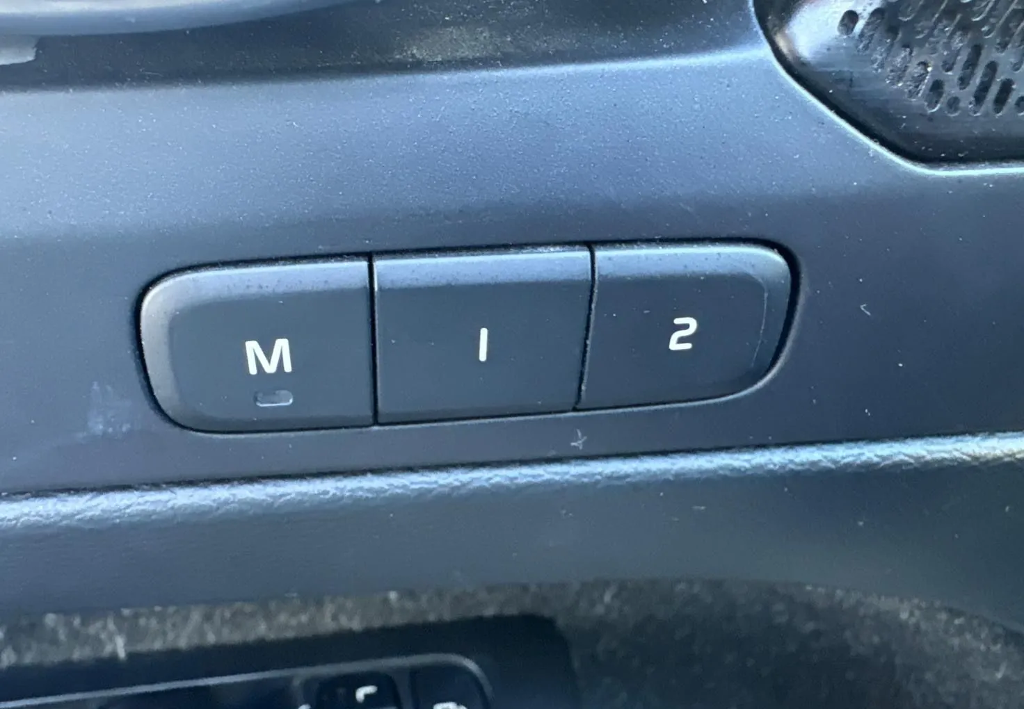 Zunanja slika - Volvo XC40 - PANORAMA-RADAR-MEMORY-USNJE-NAVIGACIJA-LED-ALU - 14