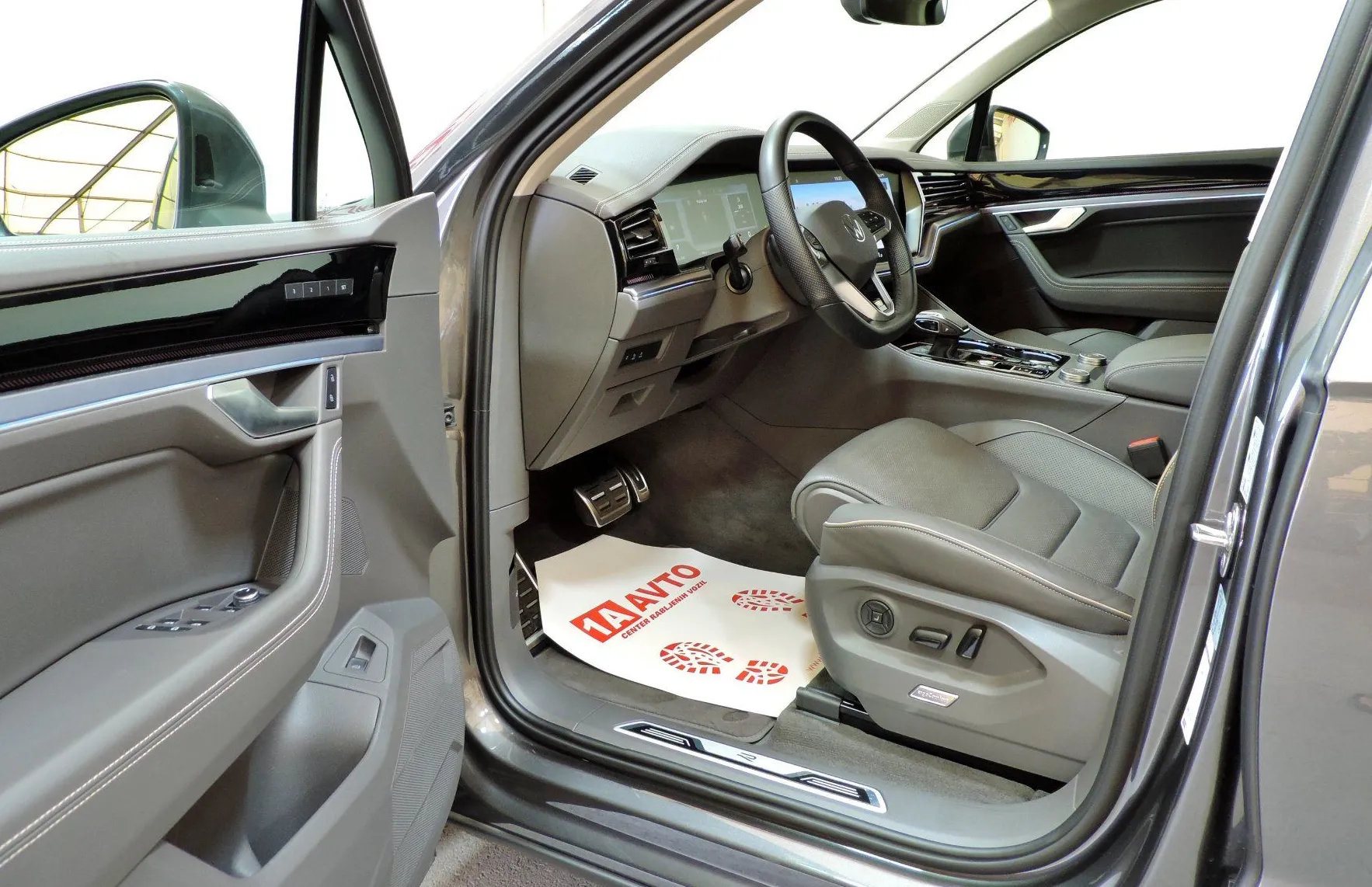 Zunanja slika - Volkswagen Touareg - 4motion V6 TDI BMT R-Line Final Edition Tiptronic - 9