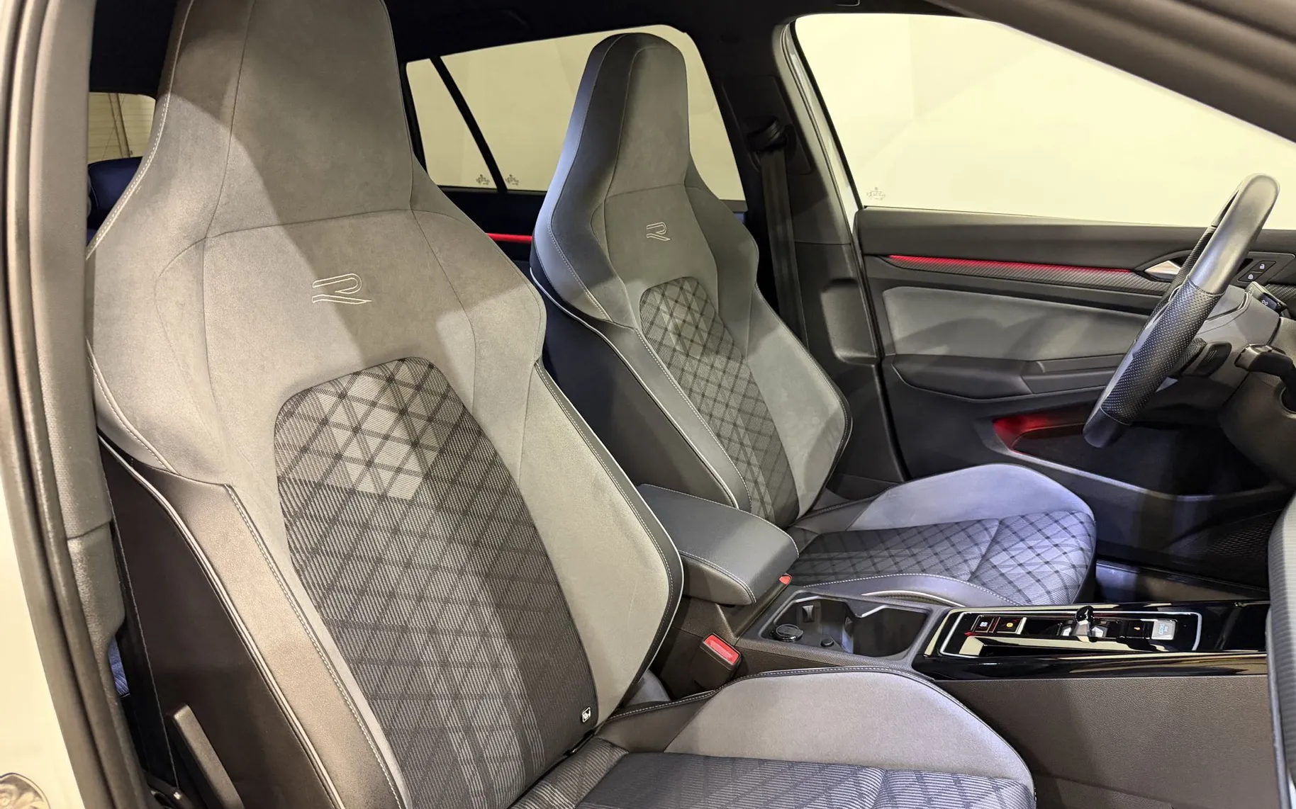 Notranja slika - VW Golf Variant - 2.0 TDI-R-LINE-DSG-VIRTUAL-ACC-LED-PDC-F1... - 12