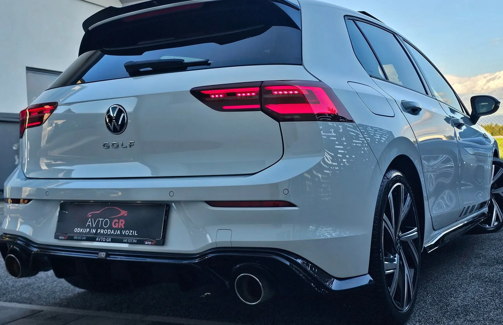 Zunanja slika - Volkswagen Golf - 1.5 eTSI ACT R-Line DSG- ŠIBEDAH-IQ LED-ŠP.IZPUH. - 9