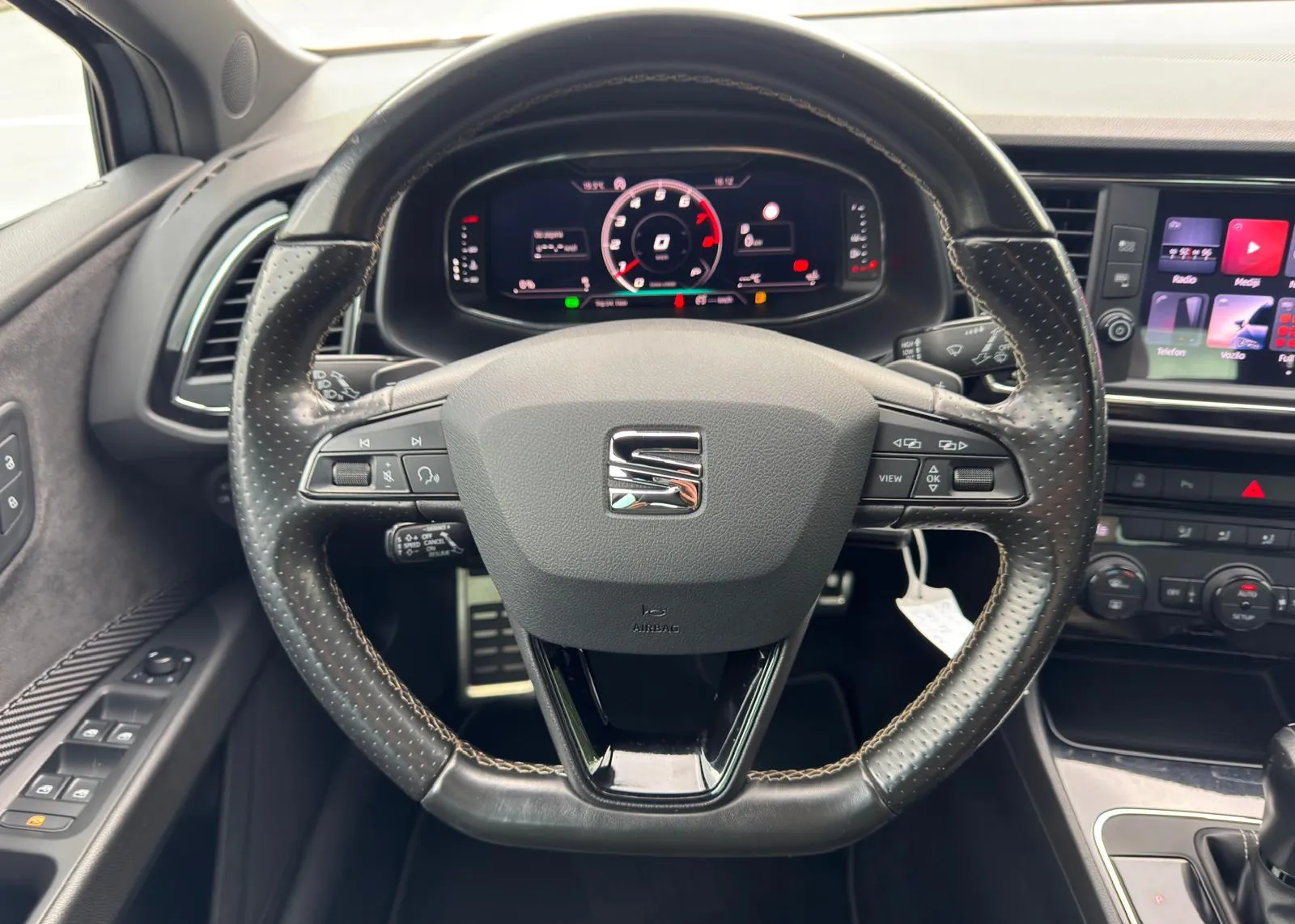 Notranja slika - Seat Leon - 2,0 TSI CUPRA DSG - 9