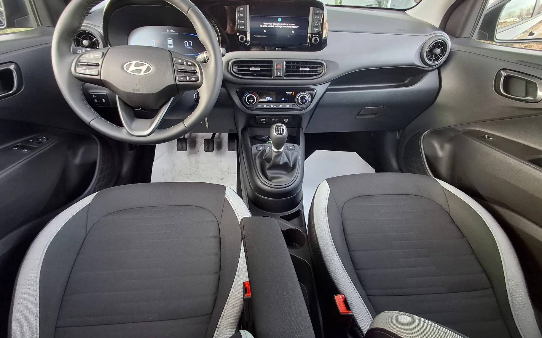 Zunanja slika - Hyundai i10 - 1.2 FL STYLE   AAC. WINTER. naslon. rg... - 9
