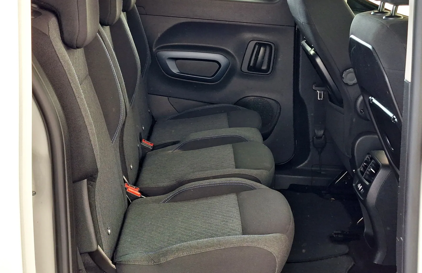Zunanja slika - Peugeot Rifter - 1.5 HDI L1H1•KAM360•SLO•KEYLESS - 13
