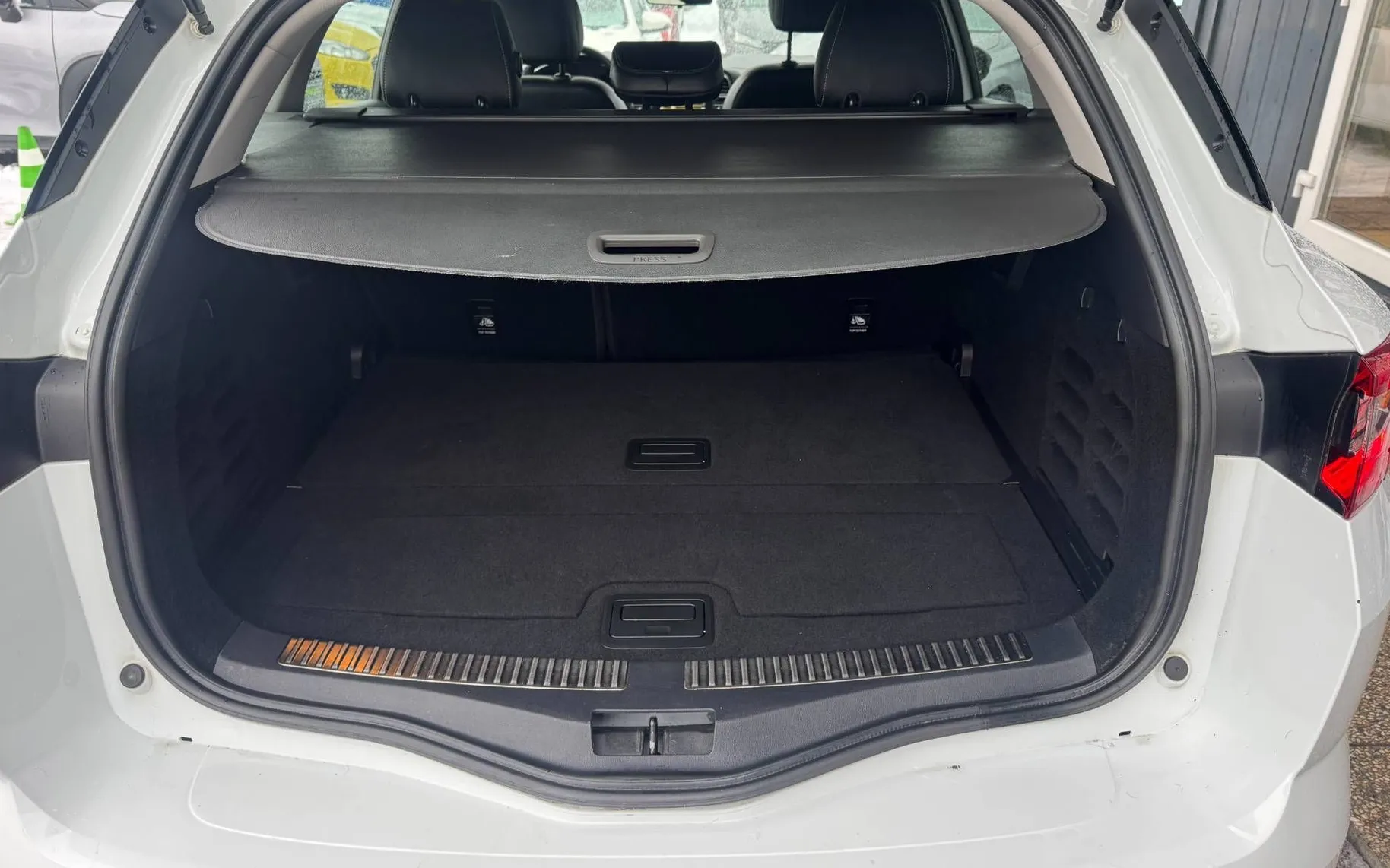 Zunanja slika - Renault Mégane - Megane INTENS°1.5 DCI°1.LAST°SLO°ALKANTARA°DIG.ŠT°91000.. - 8