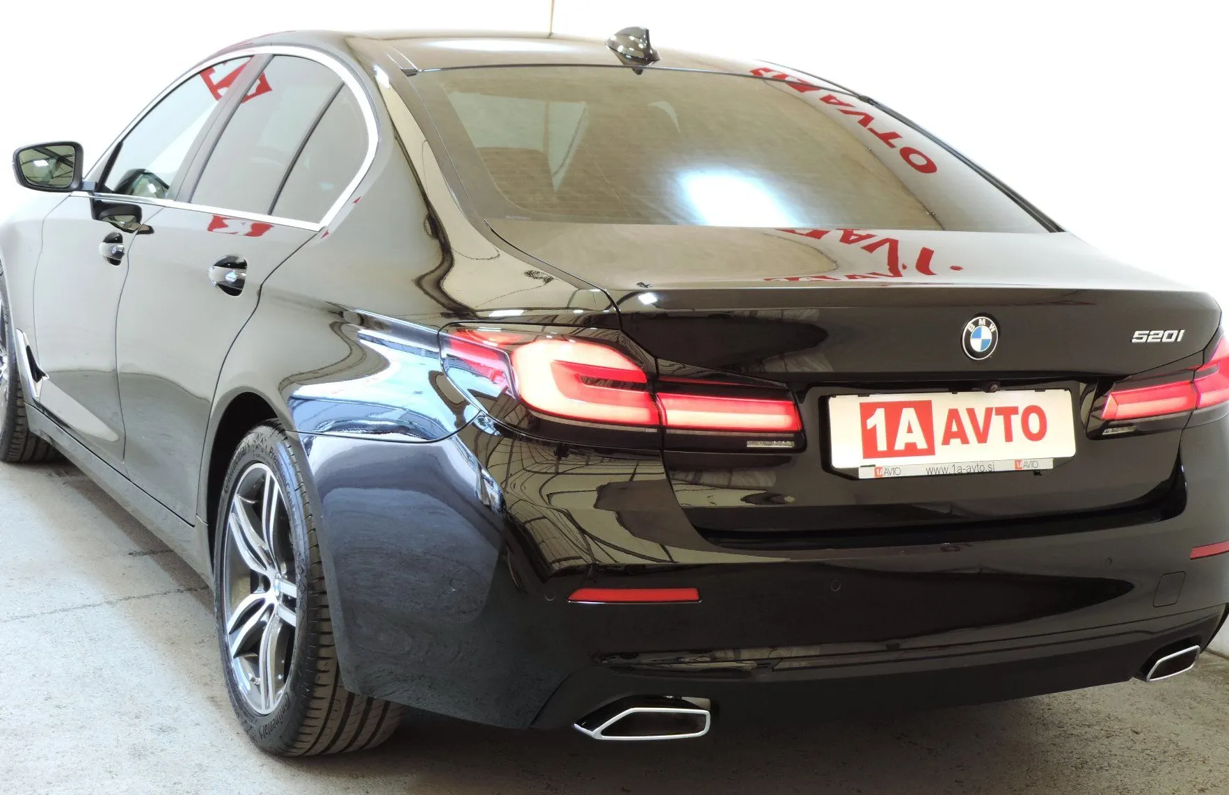 Zunanja slika - BMW Serija 5 - : 520i Avt. USNJE-360 KAMERA-HEAD UP…… - 7