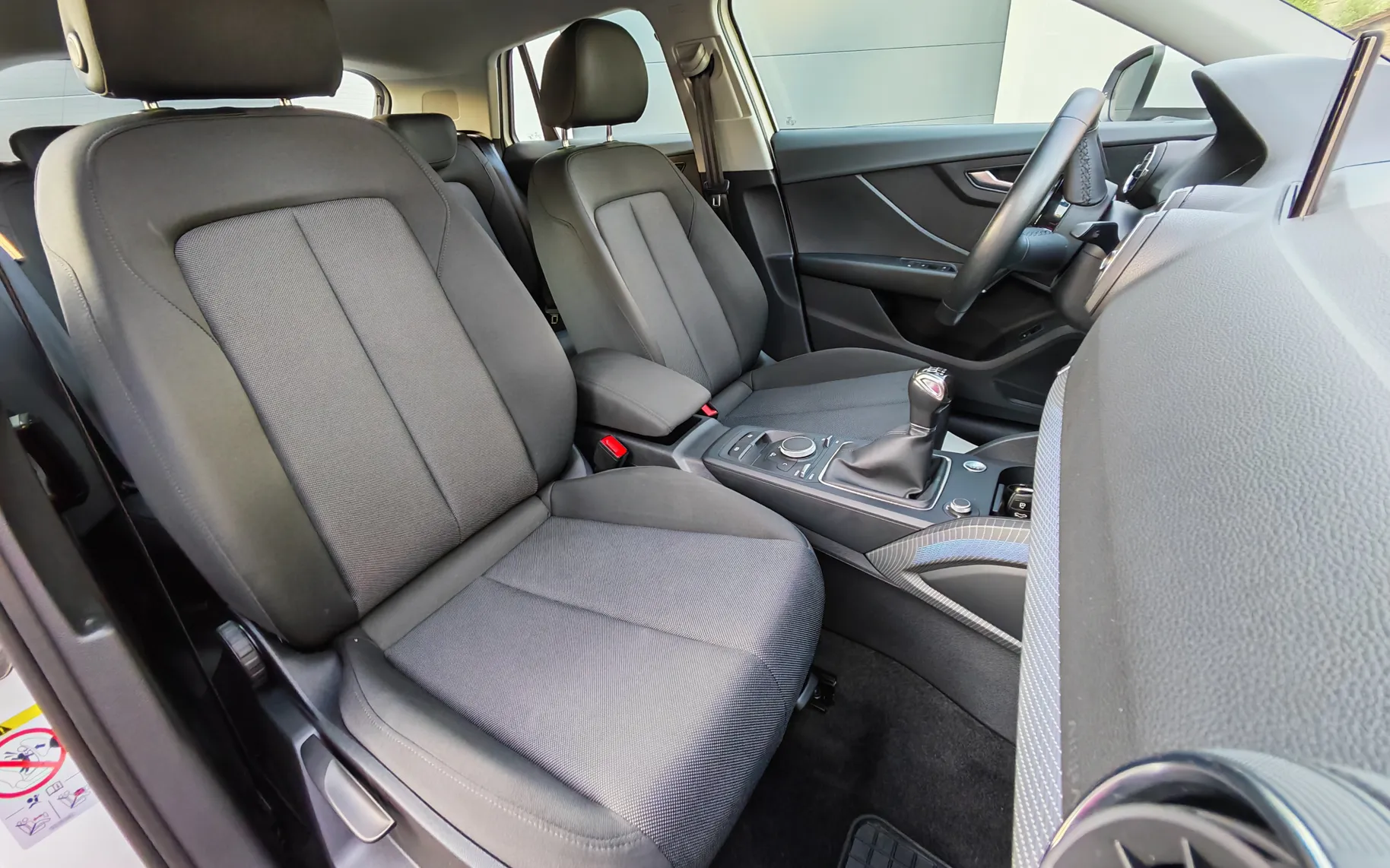 Notranja slika - Audi Q2 - 30 TFSI Advanced - 10
