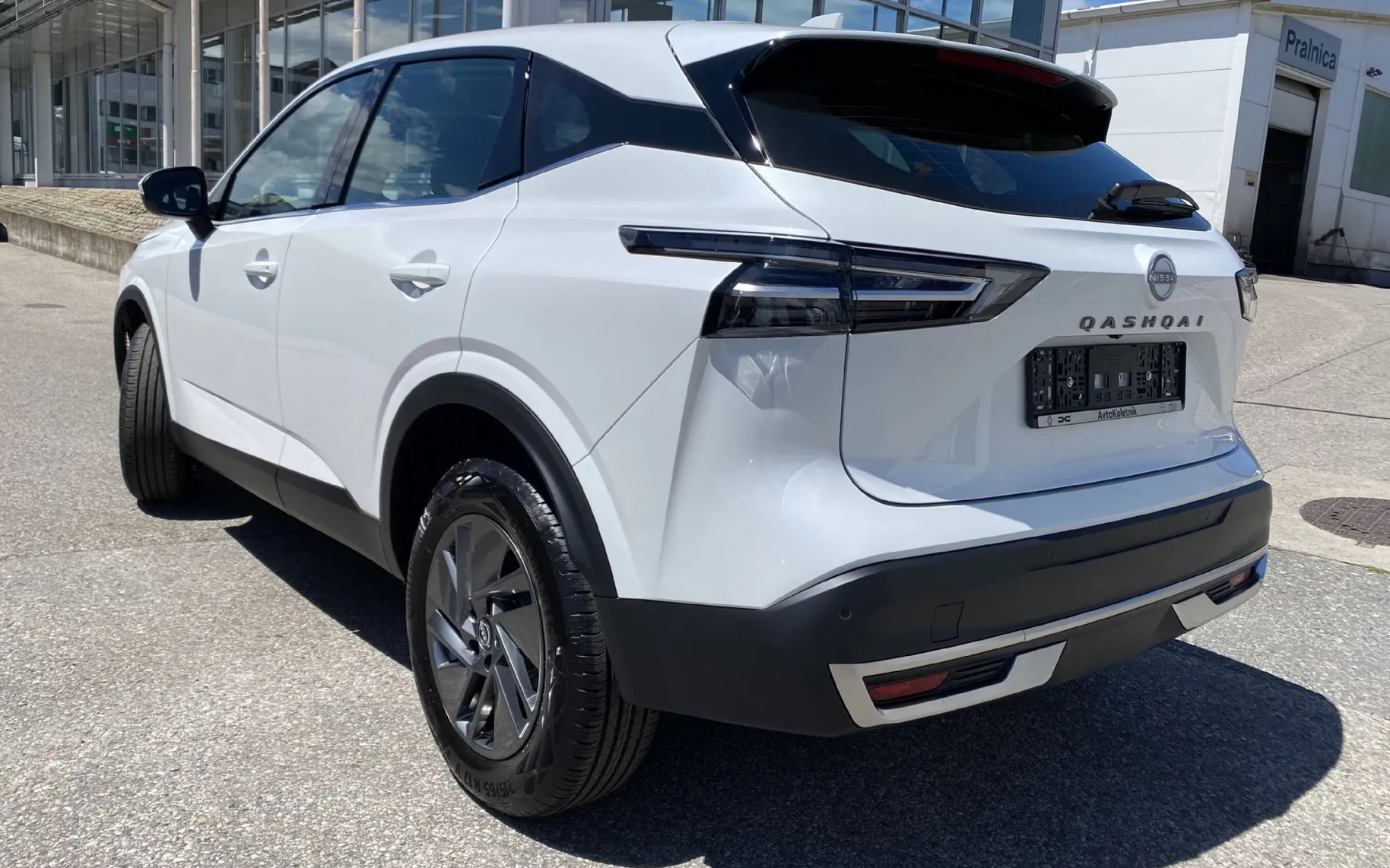 Zunanja slika - Nissan Qashqai - 1.3 DIG-T 140 ACENTA - 15