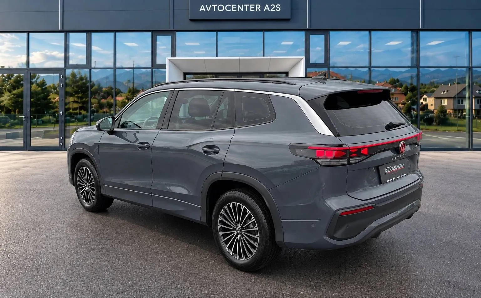 Zunanja slika - Volkswagen Tayron - 1.5 eTSI  Life DSG- 7 sedežev-Vlečna kljuka-360kam - 3