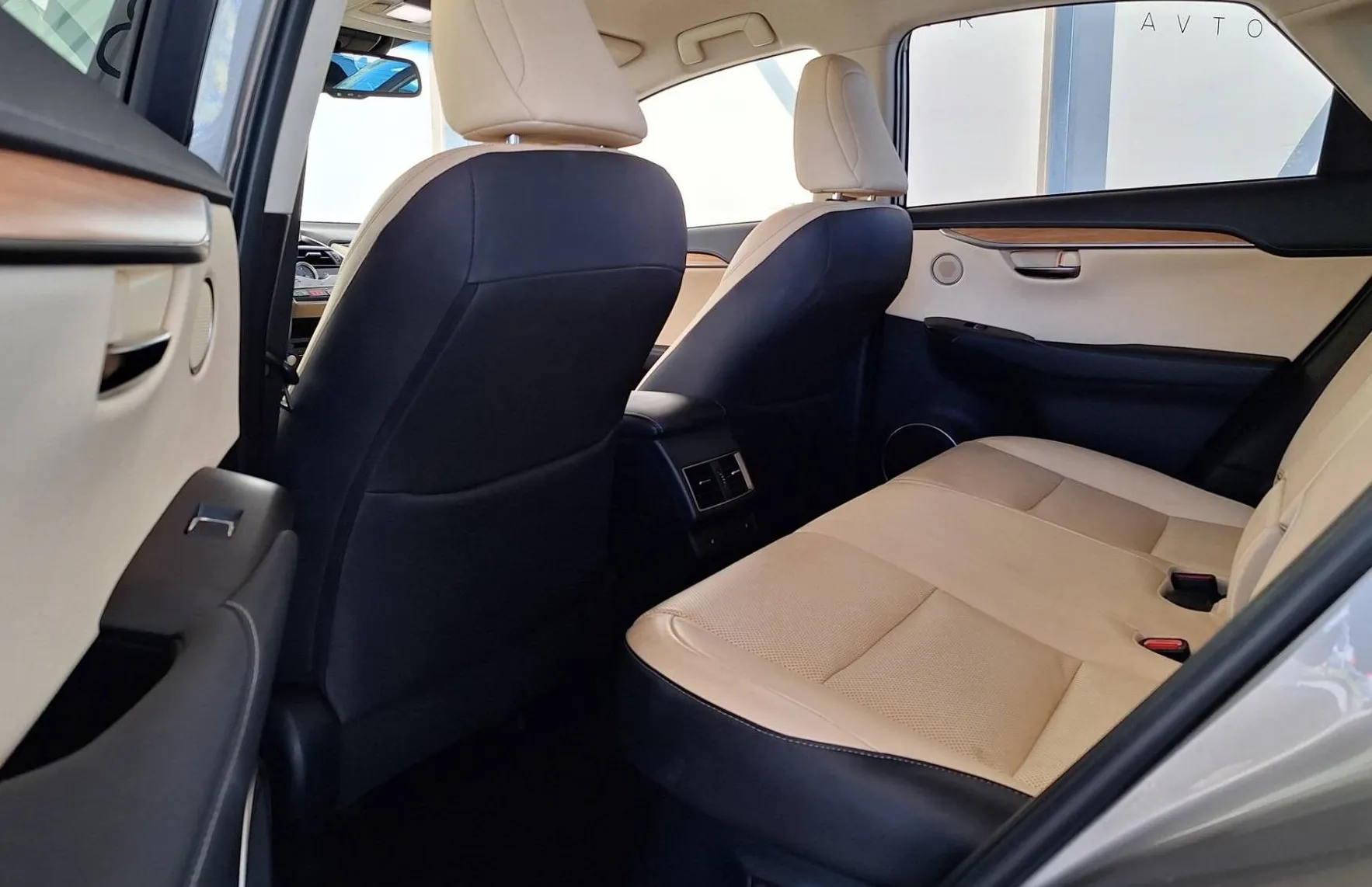 Zunanja slika - Lexus NX - 300h AWD Luxury•GRETJE•HLAJENJE SEDEŽEV•ACC•KAMERA - 13