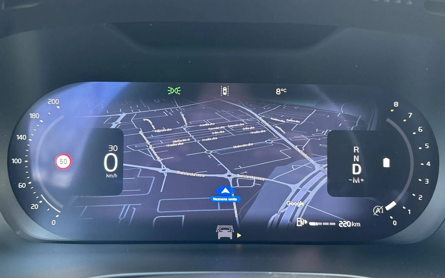 Notranja slika - Volvo XC40 - B3P Plus Dark Avt - 15