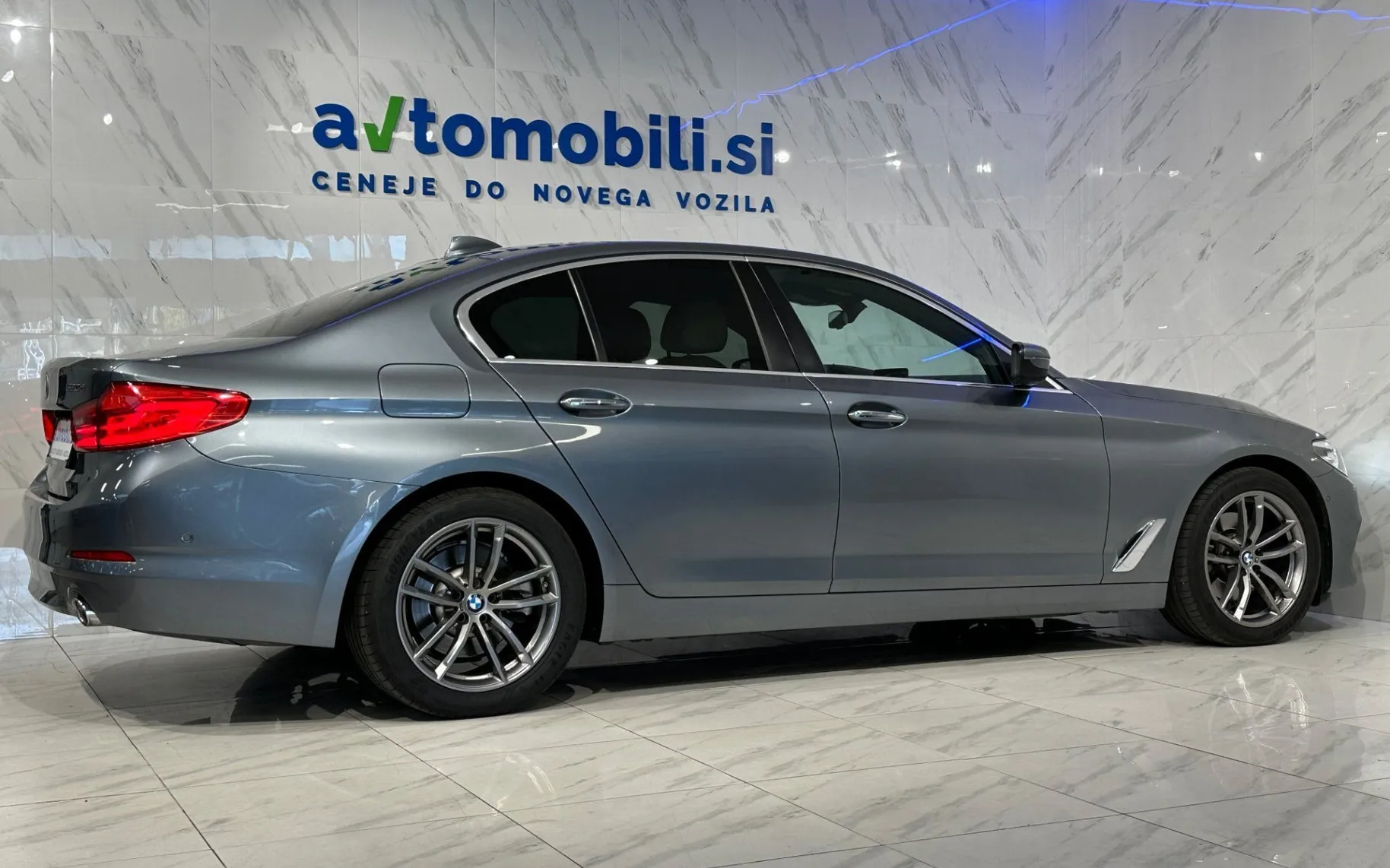 Zunanja slika - BMW serija 5: - 520d - Kamera - Memory - Gretje - AmbientL - Temp. - 5