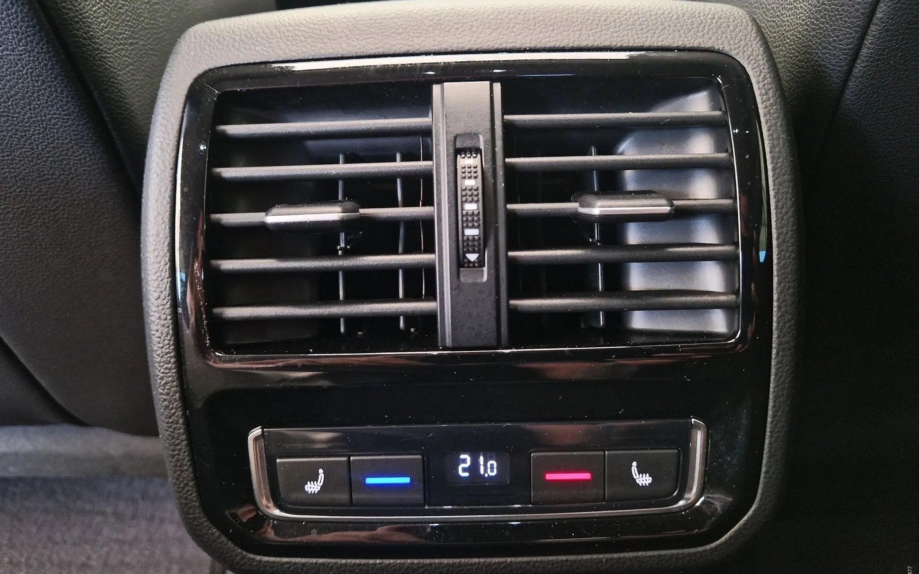 Notranja slika - VW Arteon - 2.0TDI-DSG-VIRTUAL-PANORAMA-KAMERA-19COL-2XLED-A - 10