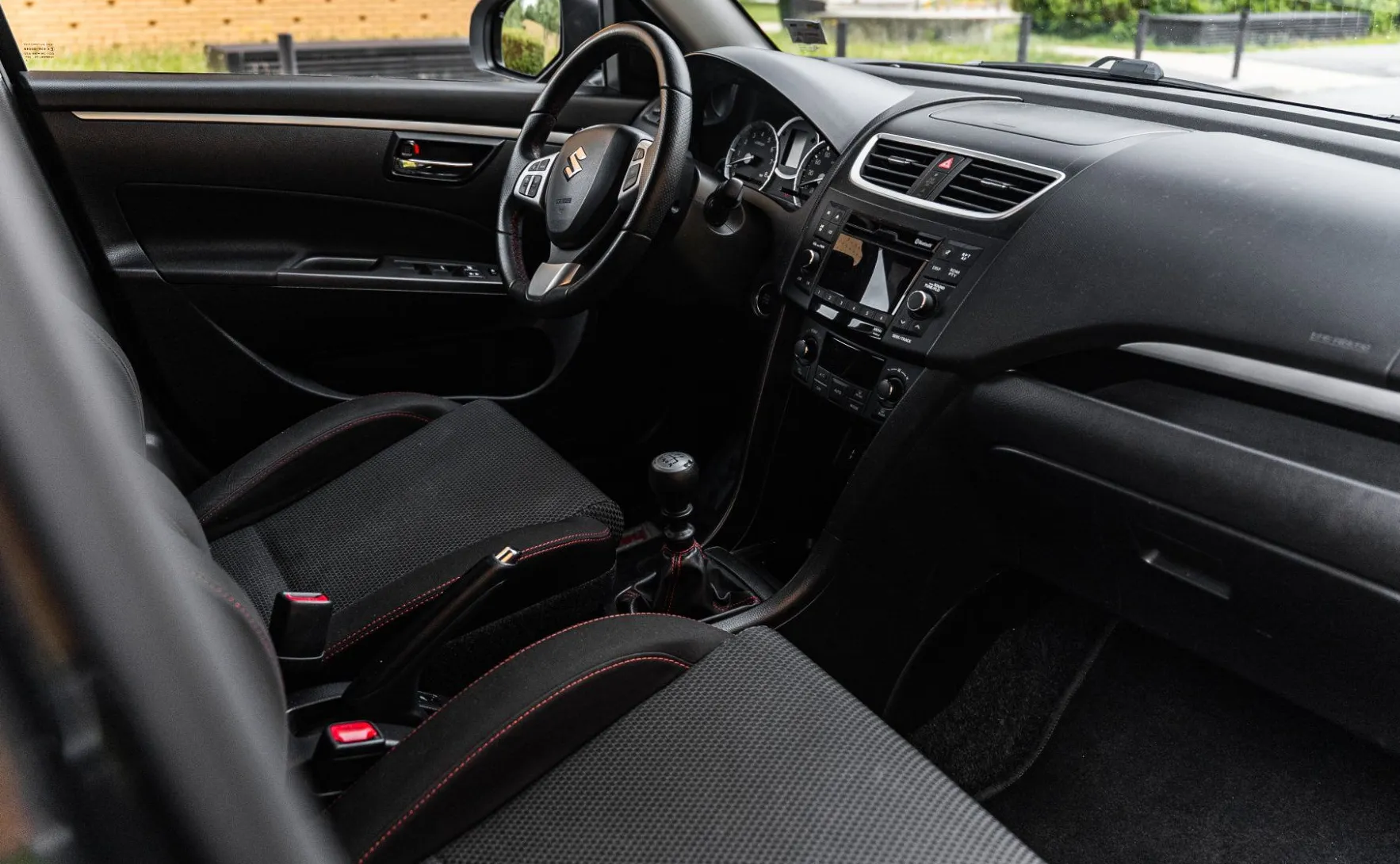 Zunanja slika - Suzuki Swift - 1.6 Sport - Xenon - Ogrevanje sedežev - Keyless - 13