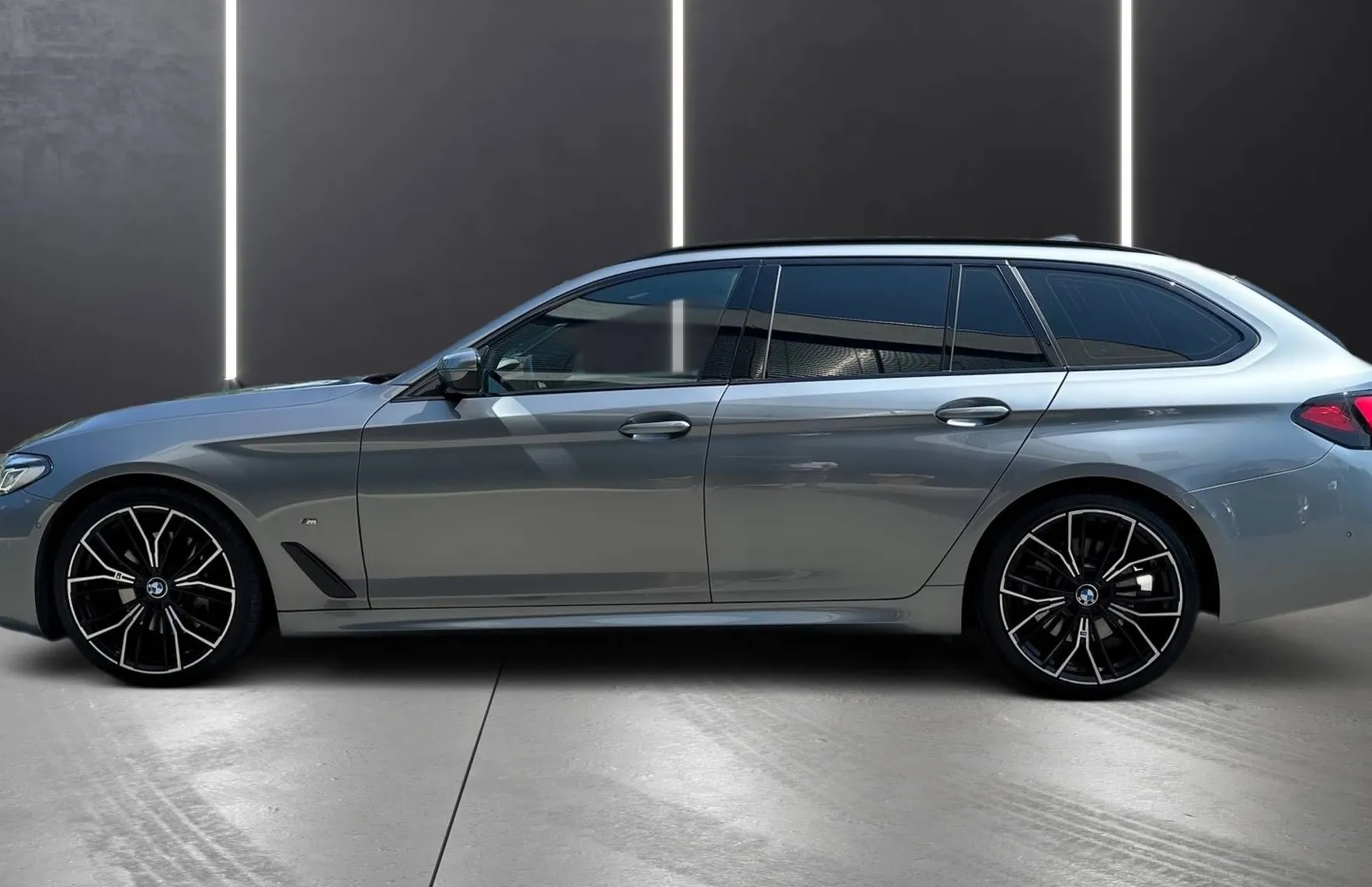 Zunanja slika - BMW Serija 5 - Touring: 530d xDrive M SPORT PAKET LED NAVI KAM VIRTUAL - 4