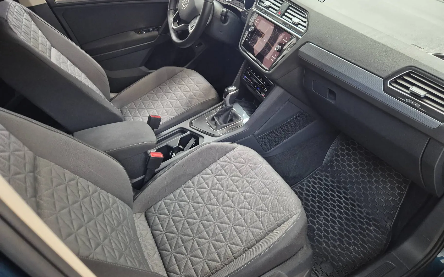 Notranja slika - Volkswagen Tiguan - 1.5 TSI Life DSG - 8