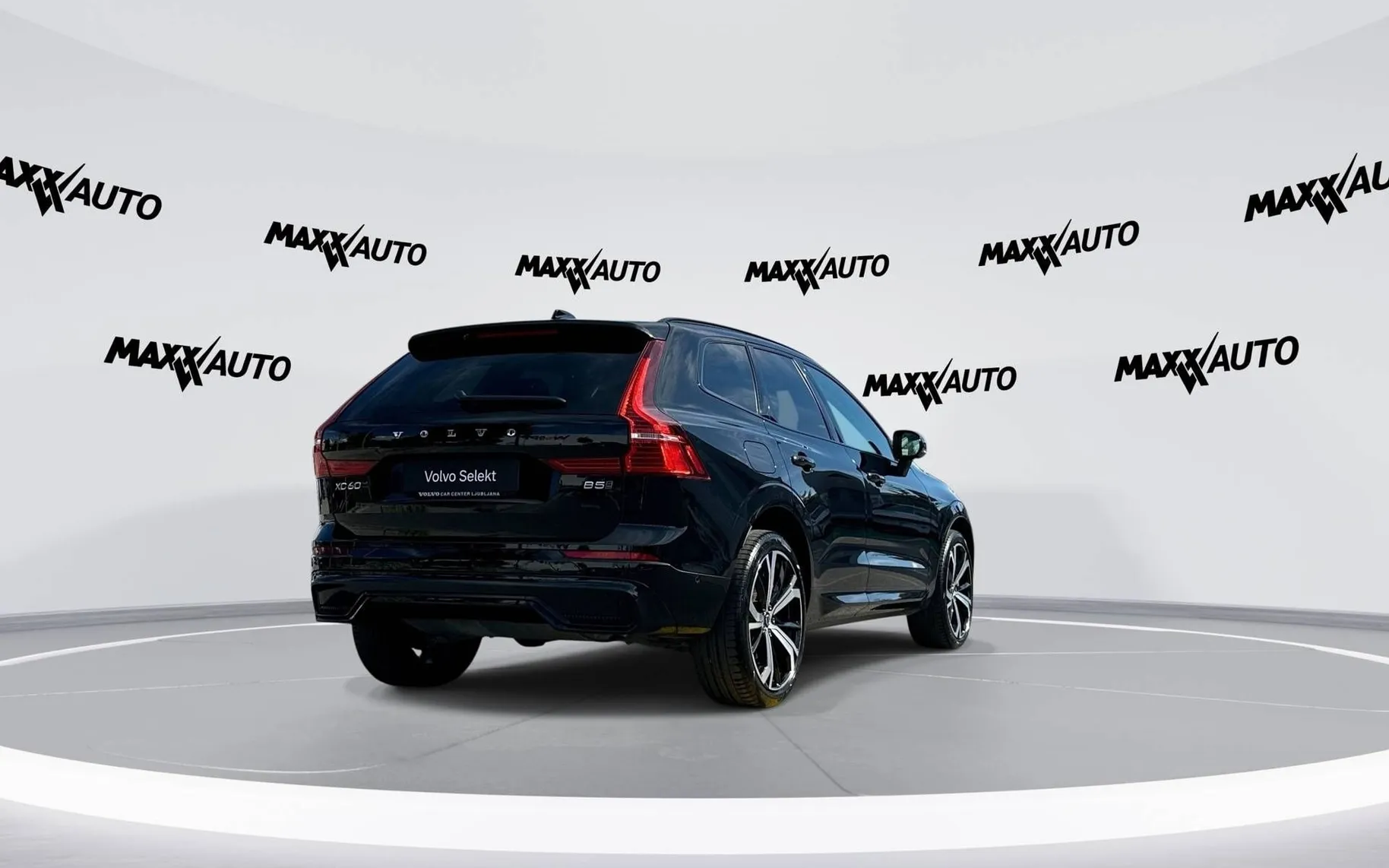 Zunanja slika - Volvo XC60 - B5 P AWD Plus Dark Avt. - 5