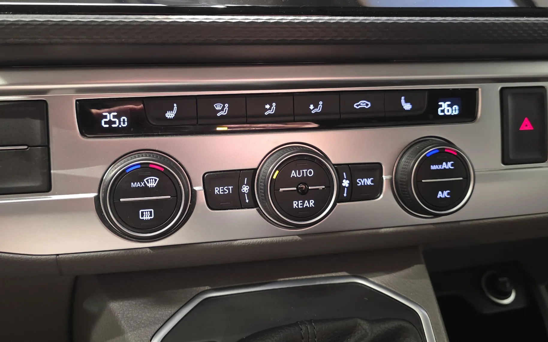 Zunanja slika - Volkswagen Caravelle - 2.0TDI DSG 110kW USNJE KAM PDC ACC - 9