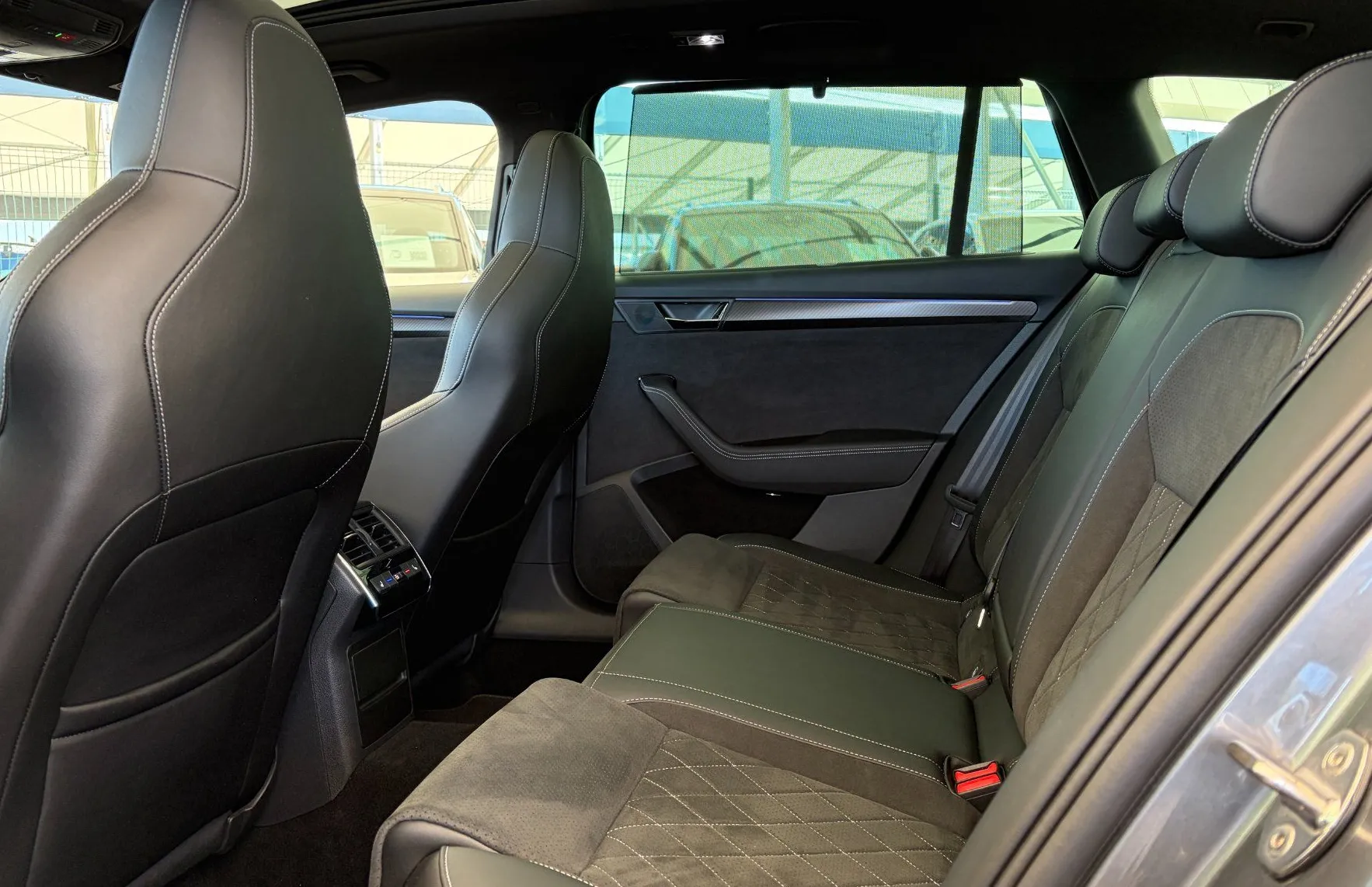 Zunanja slika - Škoda Superb - Combi 2.0 TDI Sportline DSG - PANO - MEMORY-KLJUKA - 10