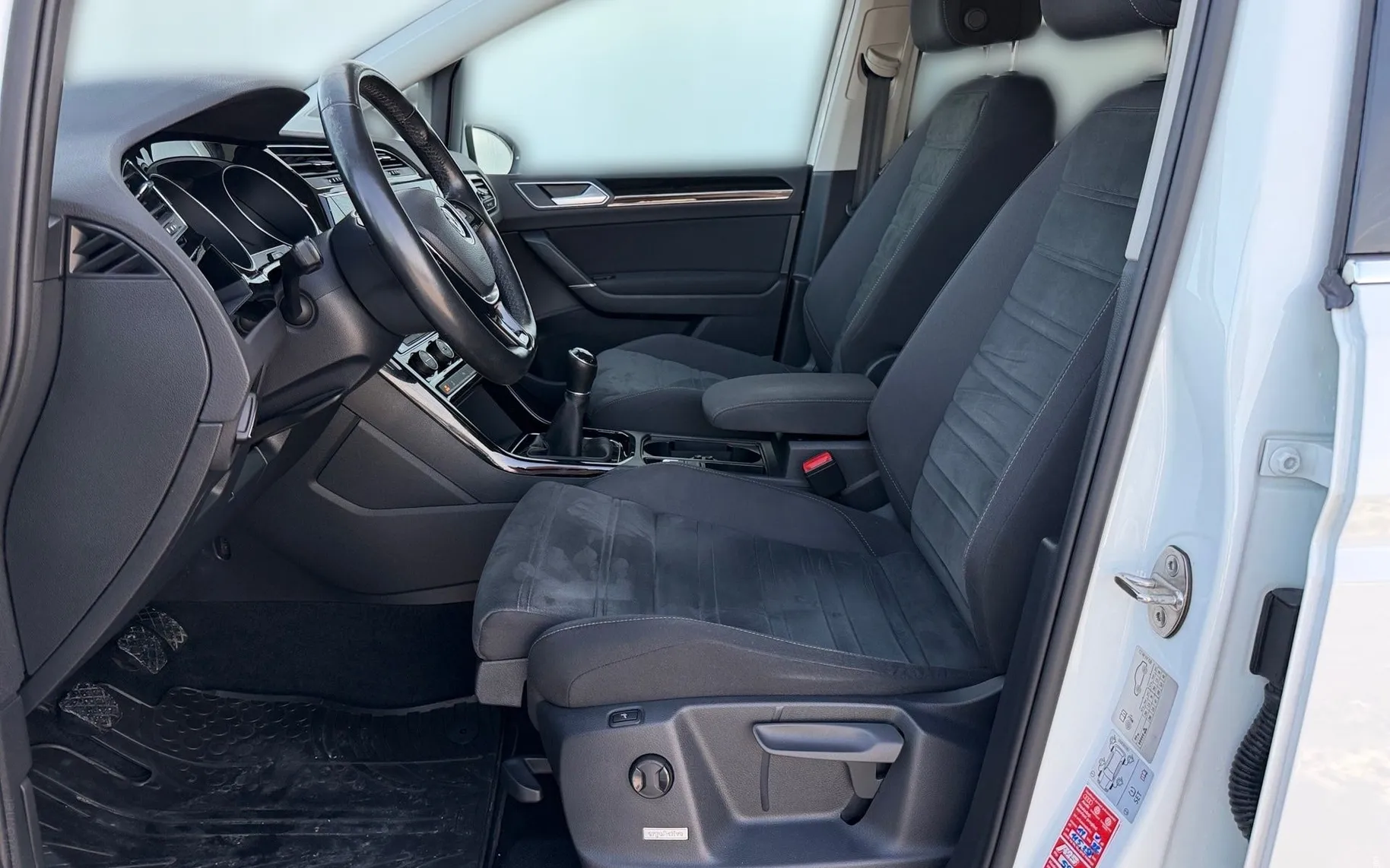 Zunanja slika - Volkswagen Touran - 2.0 TDI BMT Highline 110  150 -SLO-High LED-Masa - 6