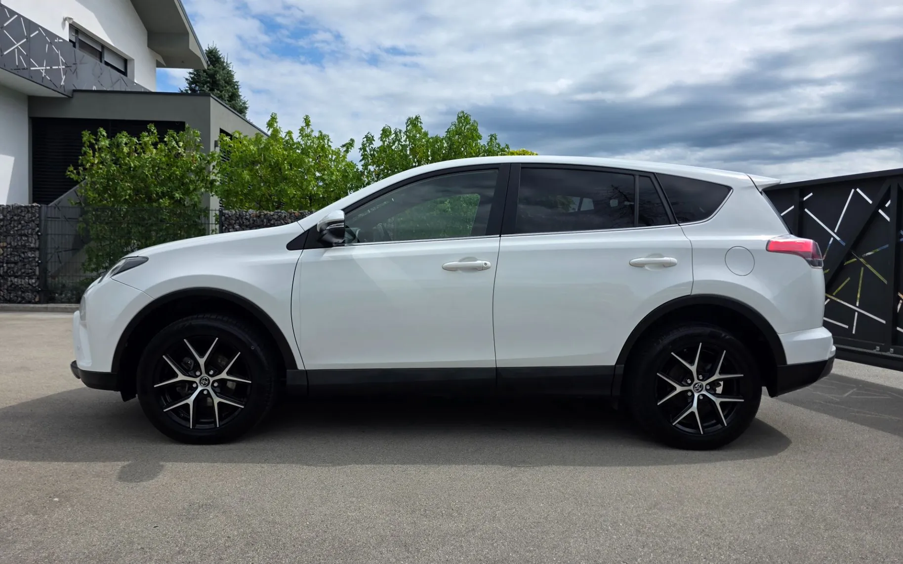 Zunanja slika - Toyota RAV4 - 2,0 D-4D Active - 2