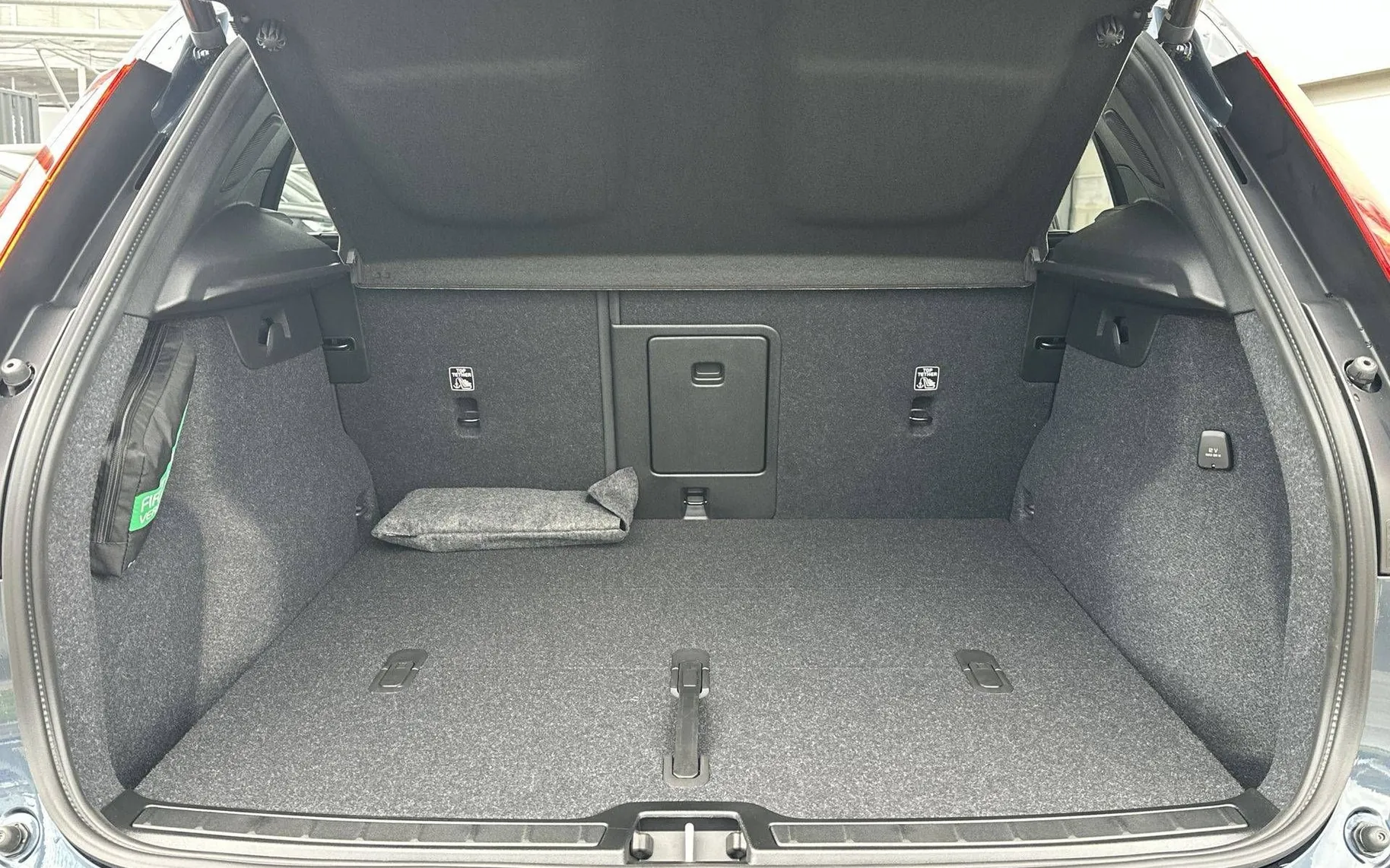 Notranja slika - Volvo XC40 - B3 P Plus Dark Avt. - 12