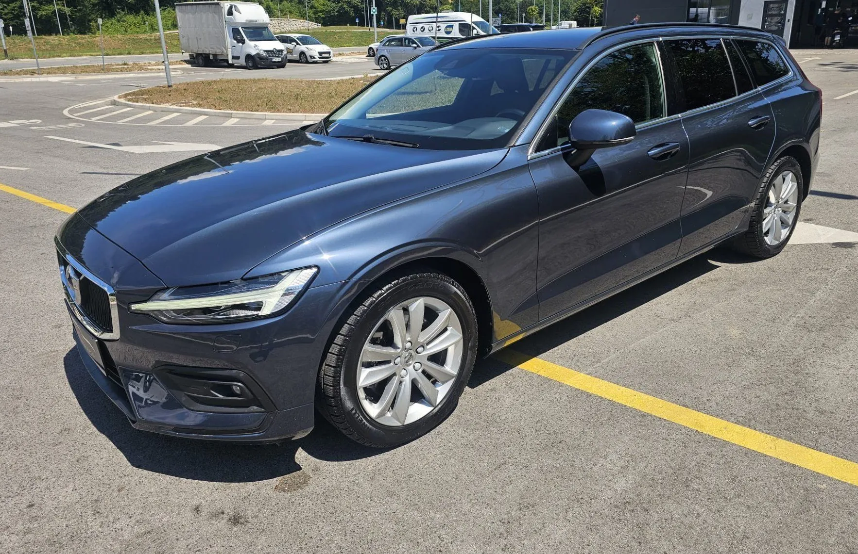 Zunanja slika - Volvo V60 - B4D Momentum Pro |FulLED|usnje|alu|ACC|navi|el prt - 1
