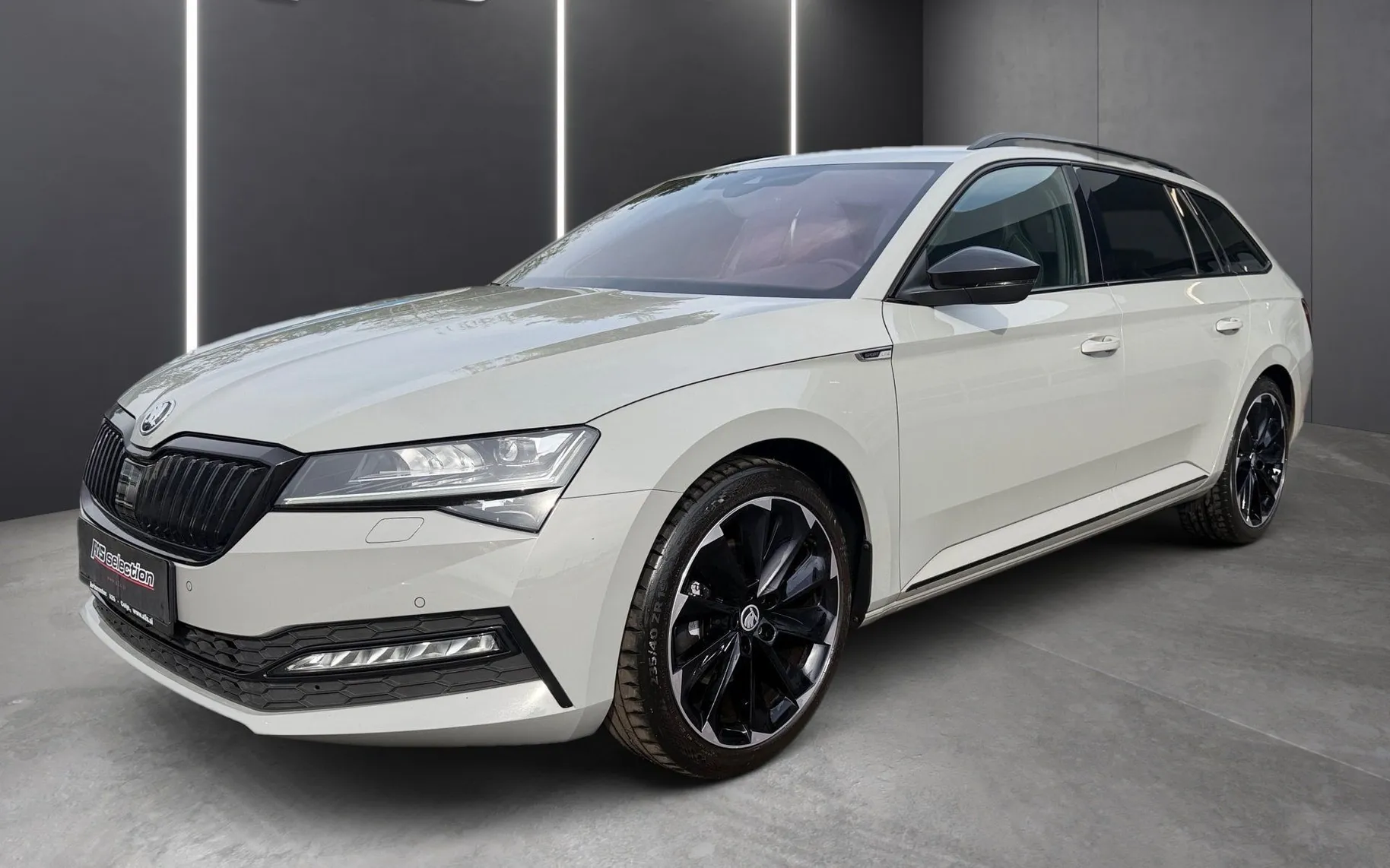 Zunanja slika - Škoda Superb - Combi 2.0 TDI Sportline DSG-19 col-Matrix-Canton - 1