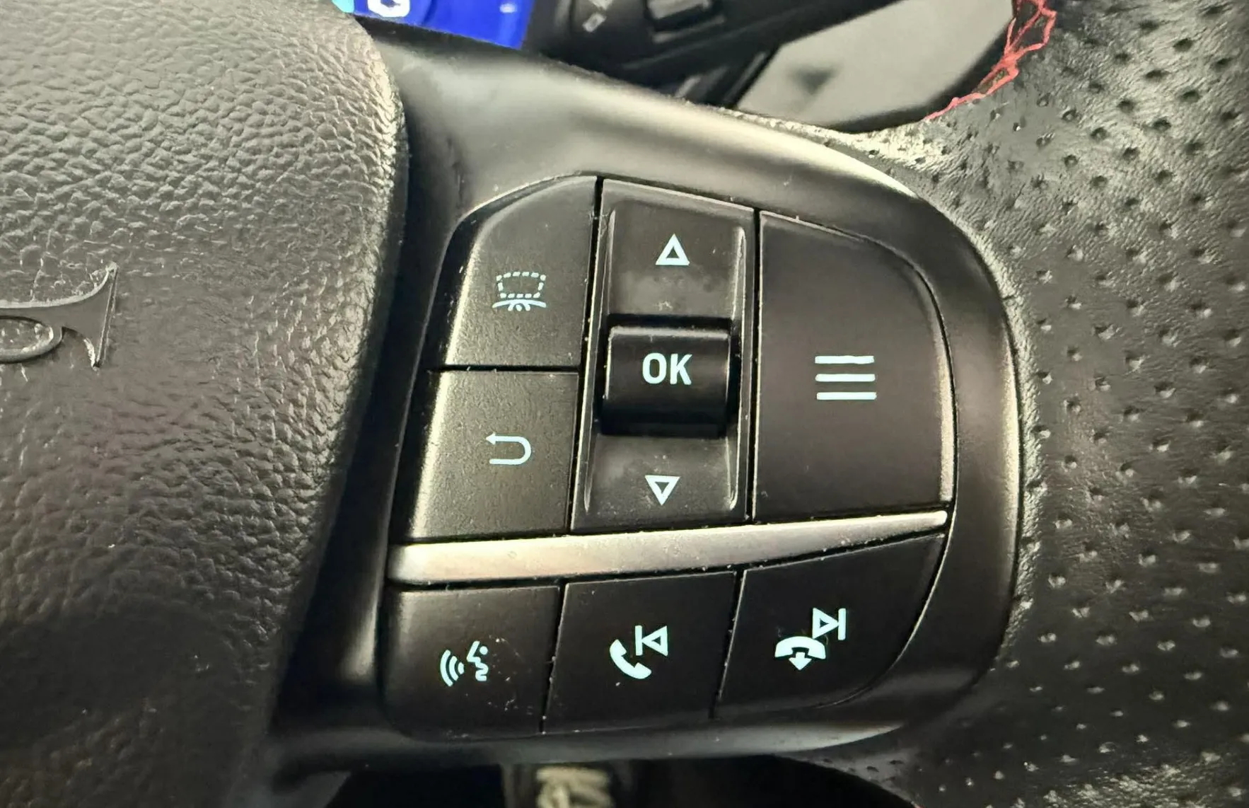 Zunanja slika - Ford Kuga - 2.5 Duratec PHEV ST-Line CVT KAMERA.NAVI.LED.ALU. - 5