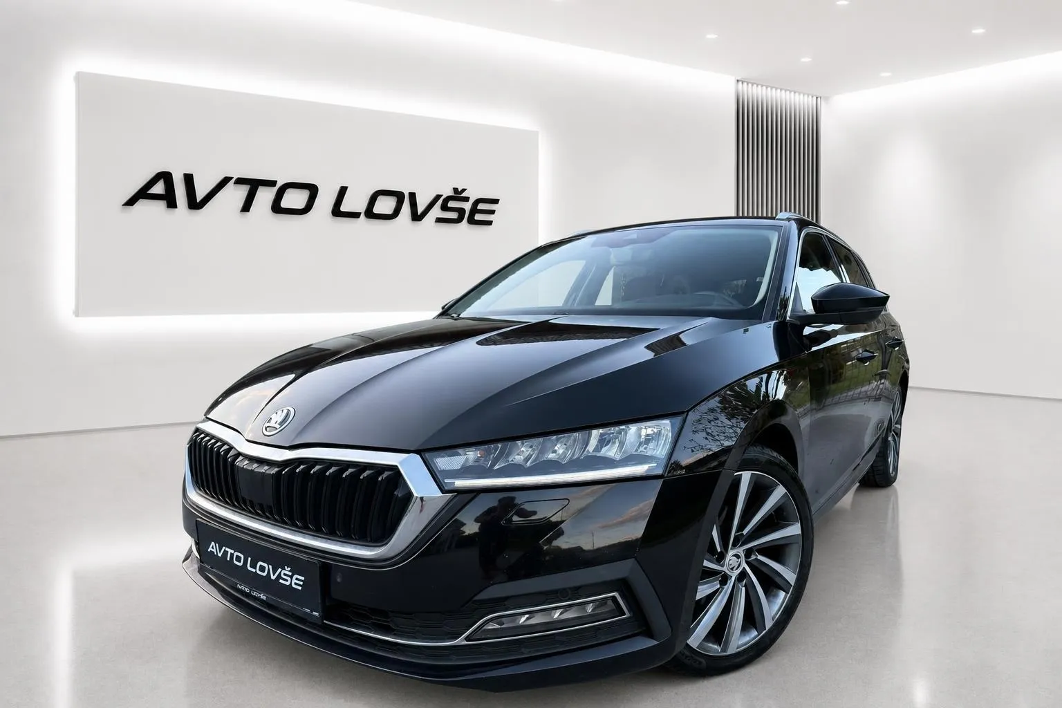 Zunanja slika - Škoda Octavia - Combi 2.0 TDI Sport LineDSG-1 LASTNICA-VIRTUAL-LED - 1