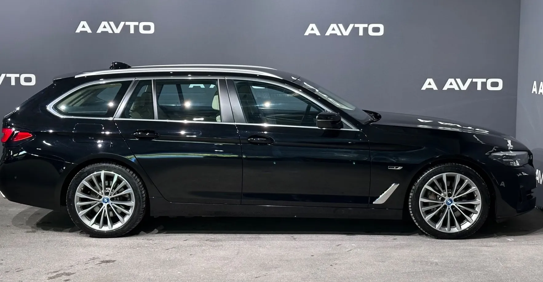 Zunanja slika - BMW Serija 5 - Touring: 530e Touring Avt.-USNJE-KAMERA-VK-19COL-NAVI-HU - 3
