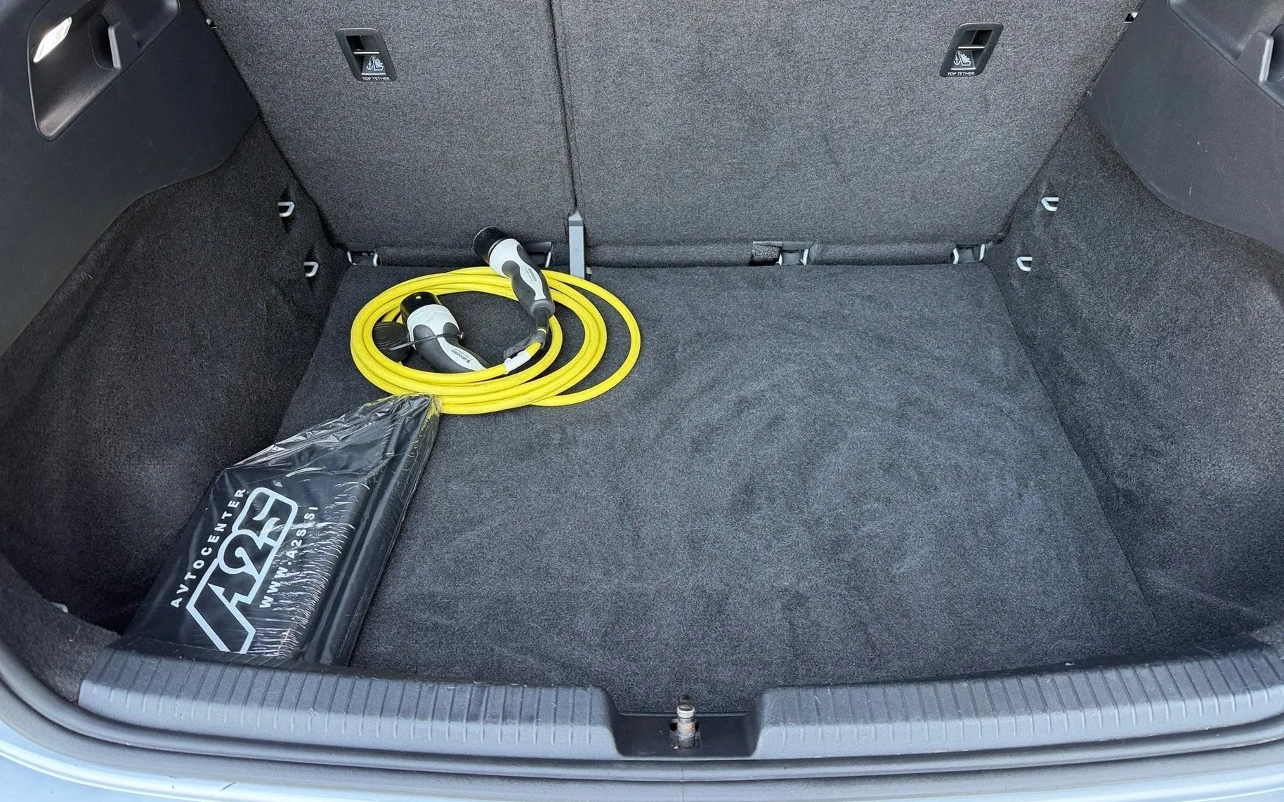 Notranja slika - Volkswagen ID.3 - PRO  58 kWh -IQ Light Gretje sedežev in volana-N.. - 12
