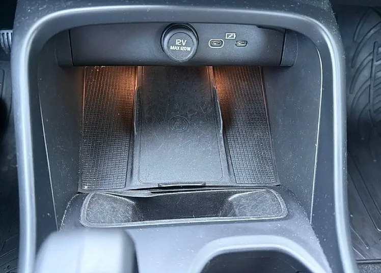 Zunanja slika - Volvo XC40 - B3 bencin 163hp AUT FWD DCT  SLO vozilo 1.lastnik - 2