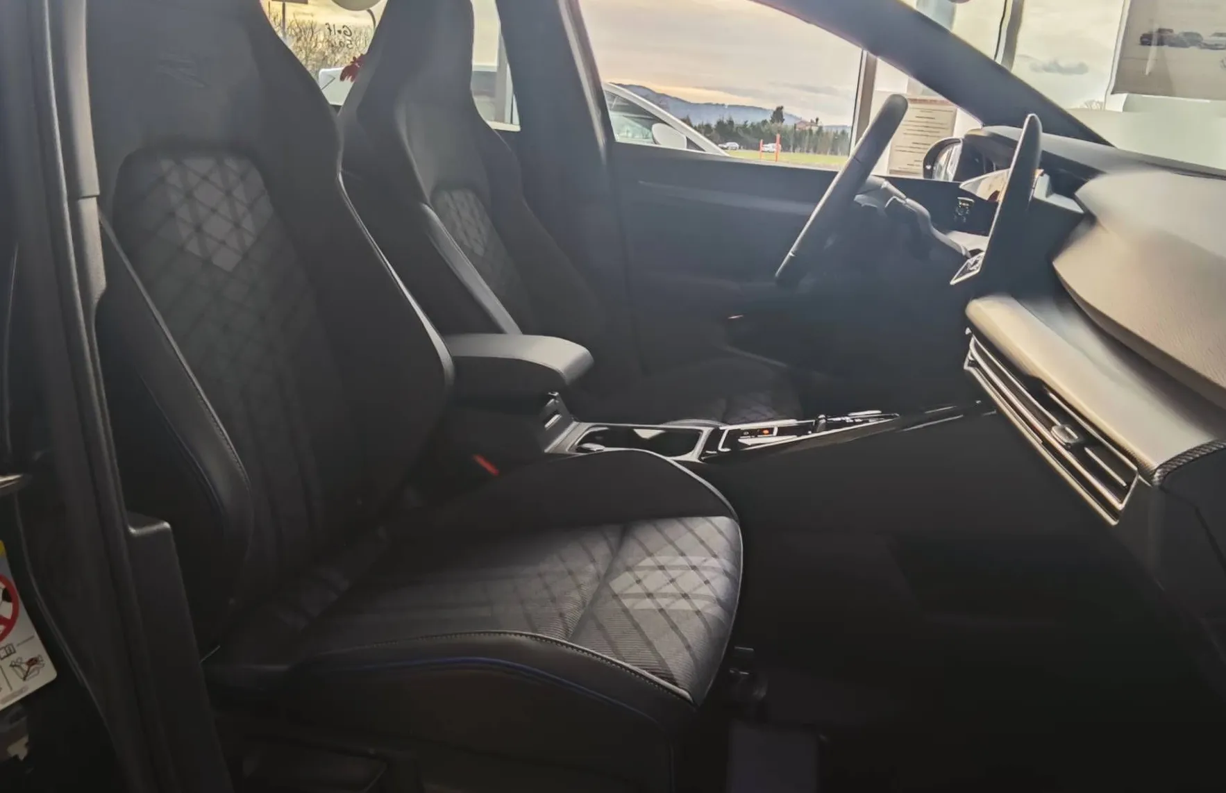 Zunanja slika - Volkswagen Golf - 1.5 eTSI avt. 4JOY 110  150 - 12