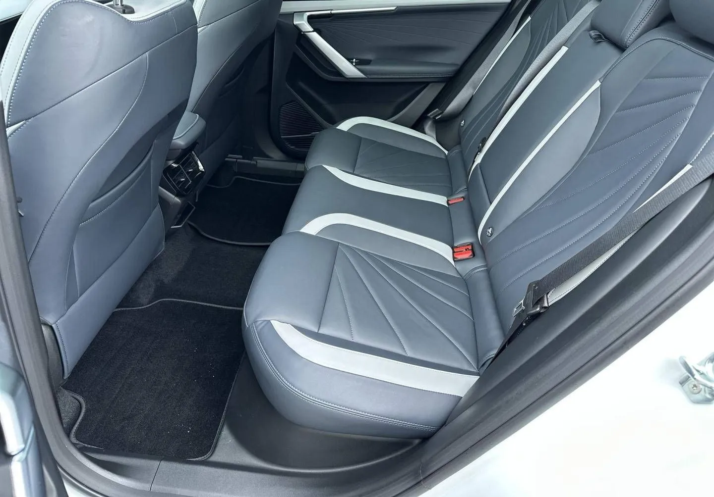 Notranja slika - Geely StarRay - 1.5 TD 7DCT GK - 11